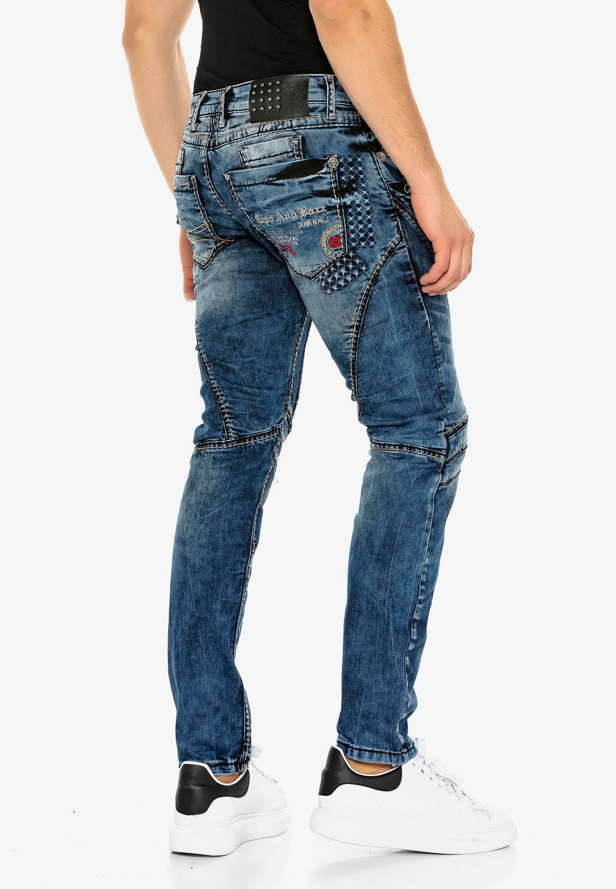 Cipo & Baxx Bequeme Jeans, mit trendigen Ziernähten in Straight-Fit