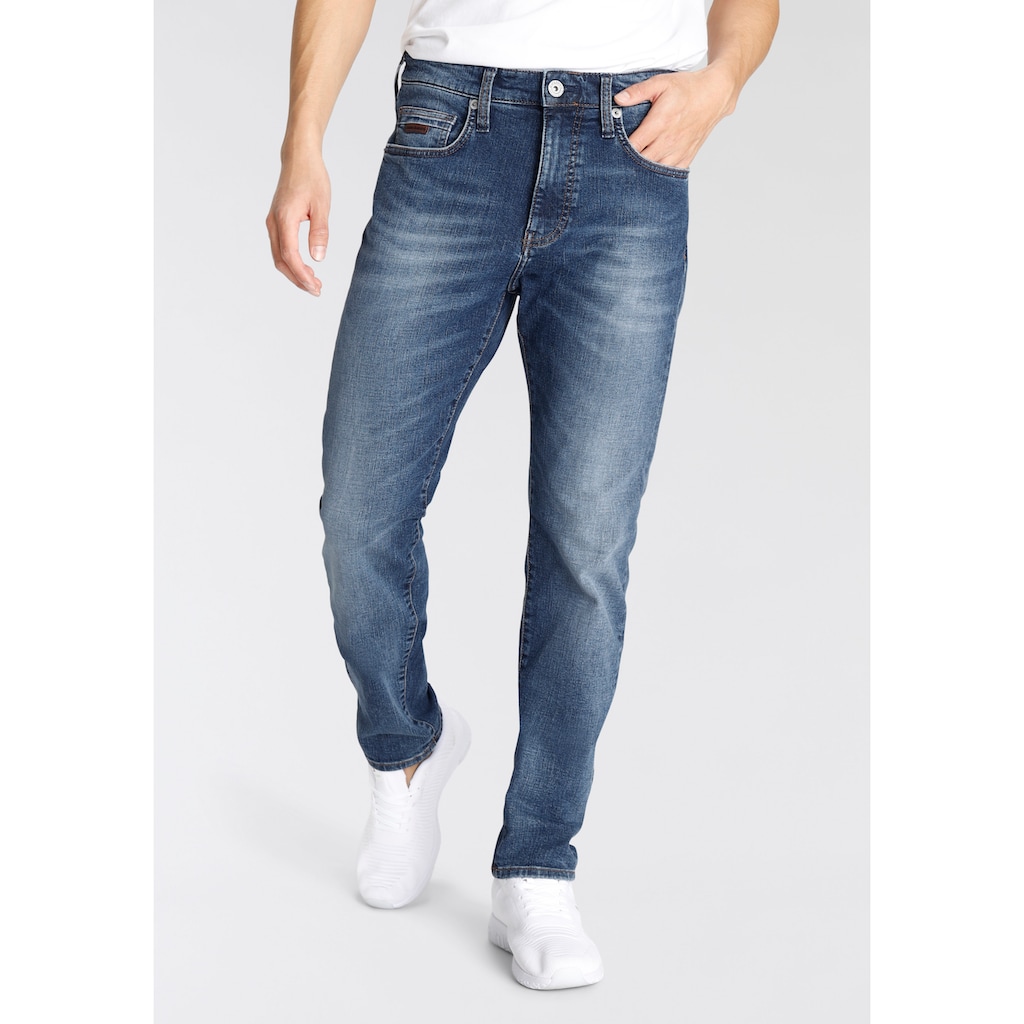 Bruno Banani Tapered-fit-Jeans »Callan«, Mit Leder Badge