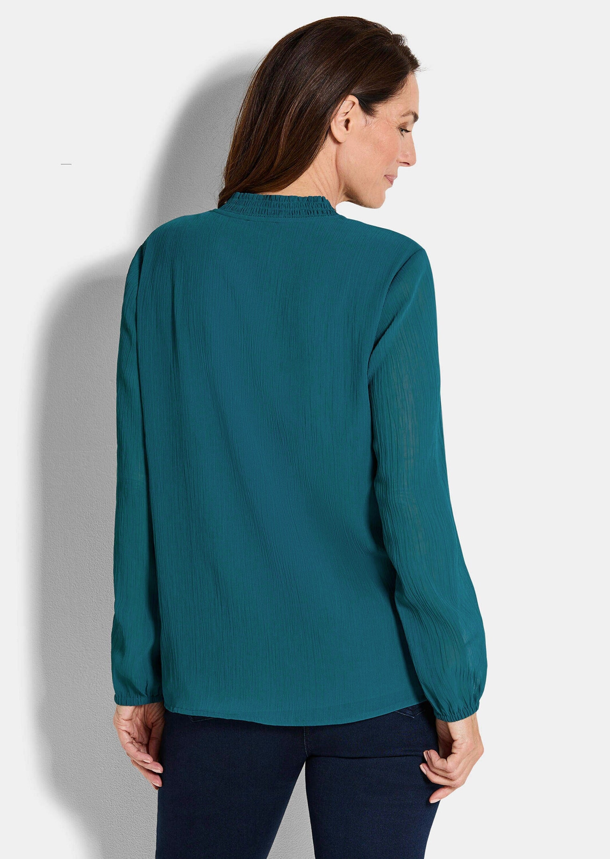 GOLDNER Chiffonbluse »Kurzgröße Chiffonbluse mit femininem Ausschnitt«