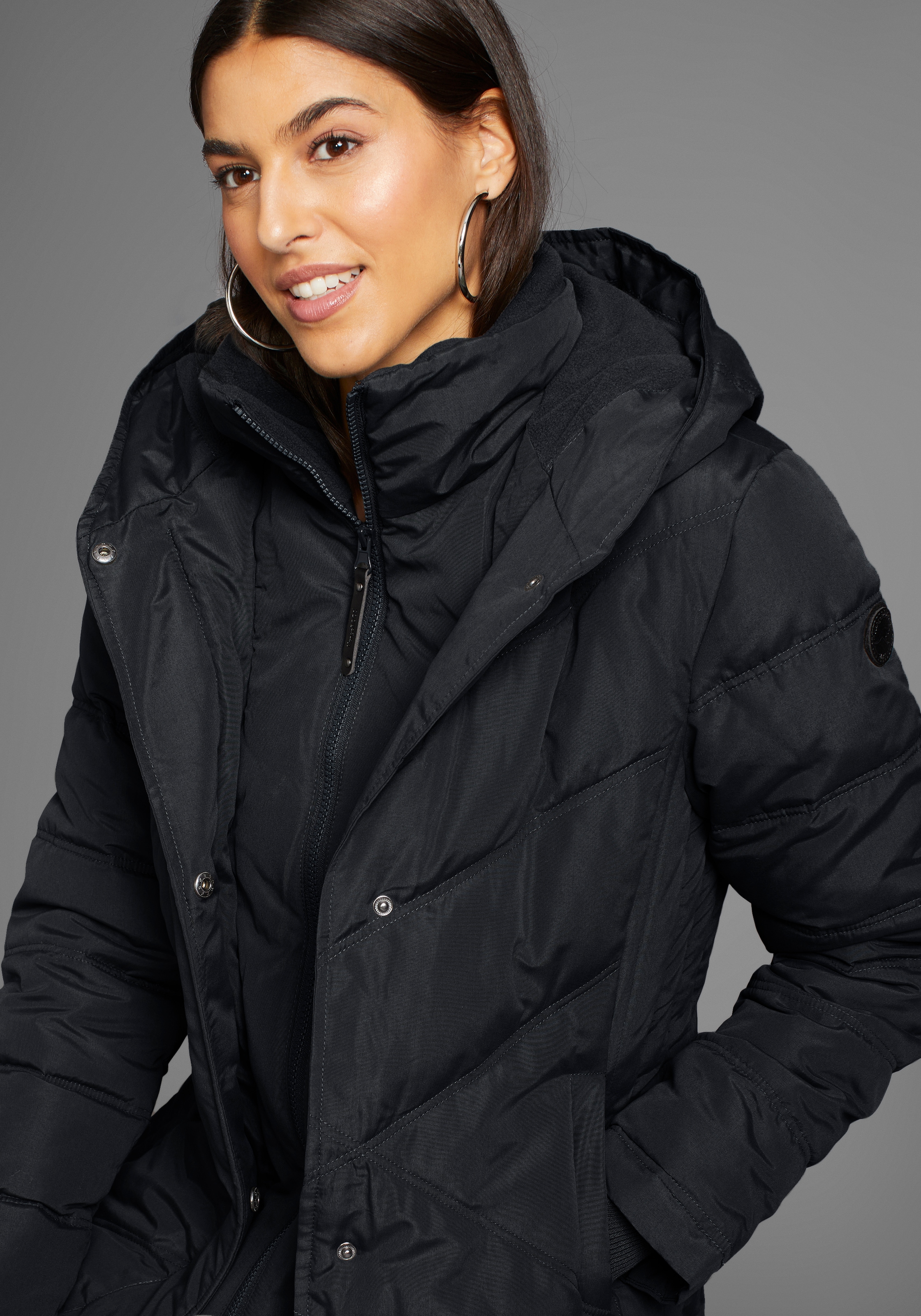 KangaROOS Winterjacke mit Kapuze mit hochschließendem Kragen,  gefütterte Kapuze