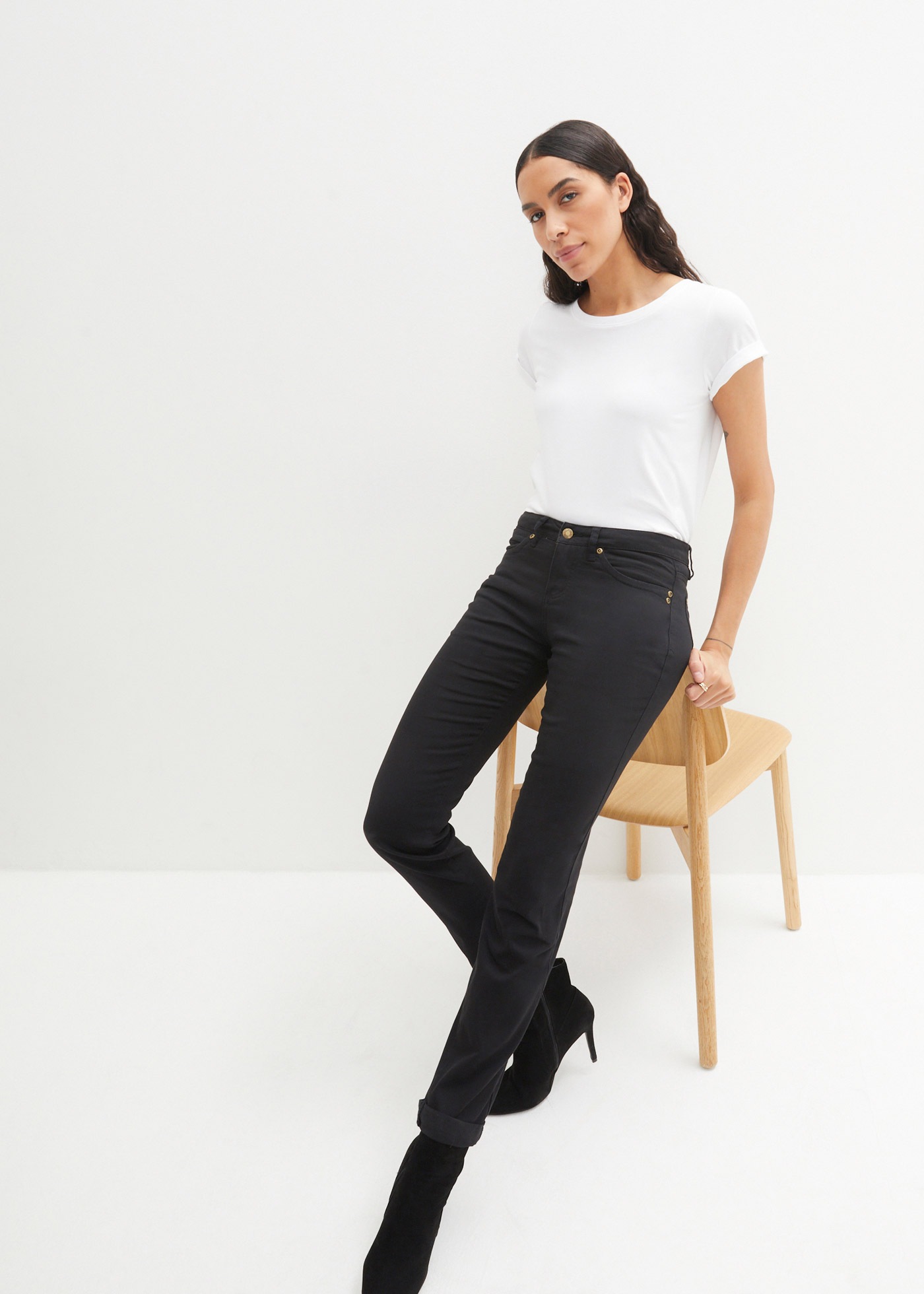 bonprix Straight-Jeans »Straight Jeans Mid Waist, Stretch« Regular Fit, mit Aufschlag, im Five-Pocket-Style