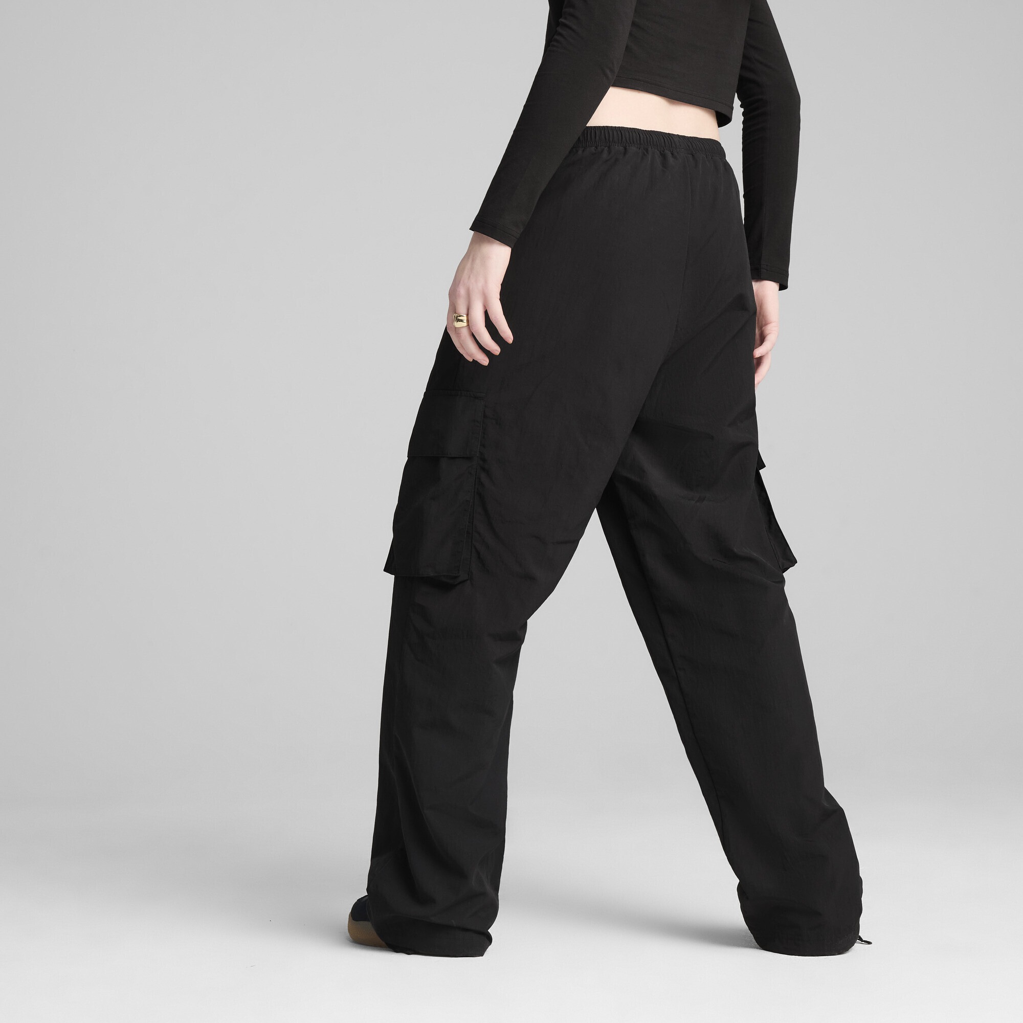 PUMA Sporthose »WARDROBE ESS Cargohose in Relaxed Fit Damen«
