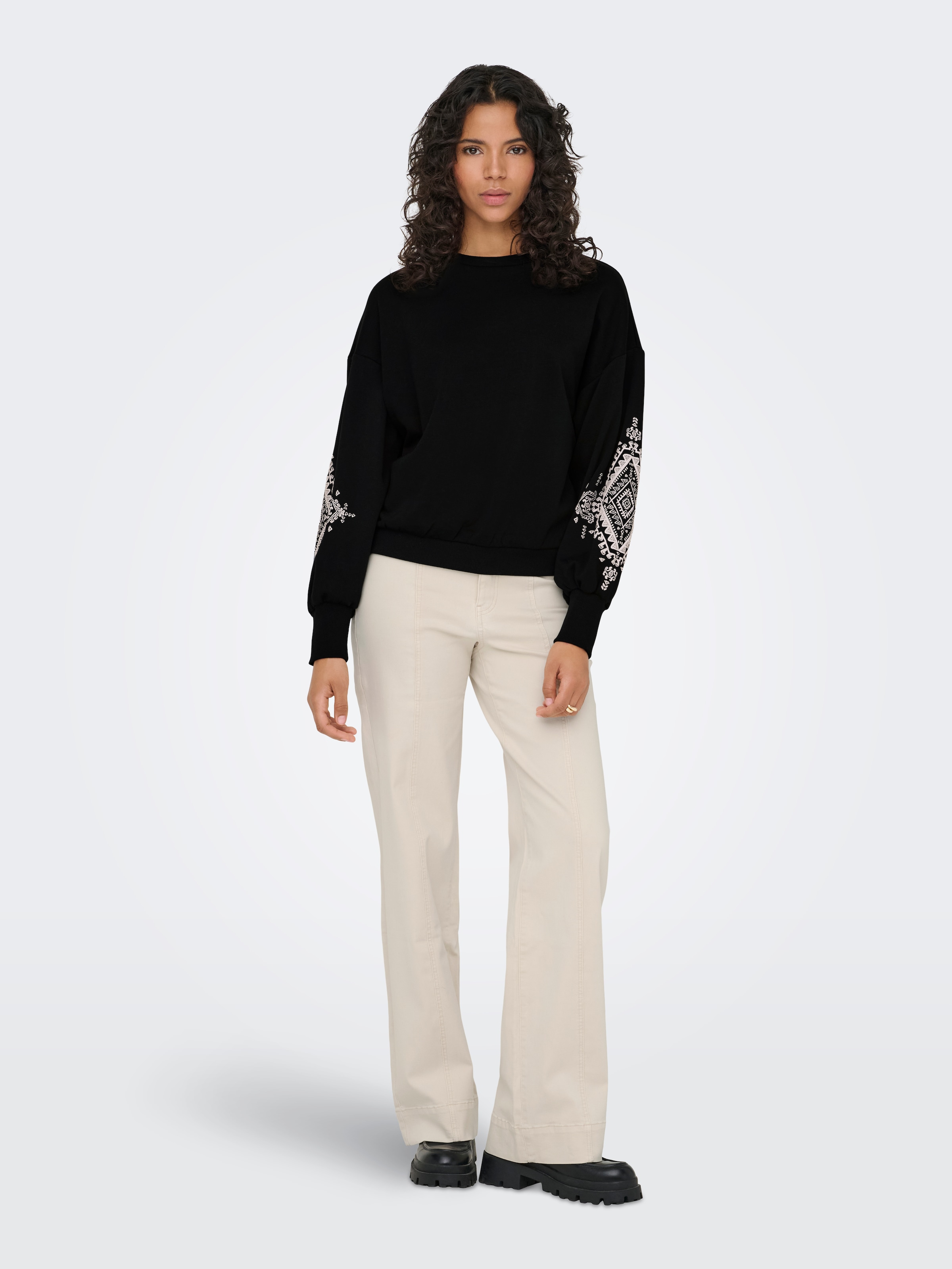 ONLY Sweatshirt »ONLBROOKE L/S O-NECK FLOWER SWT«, Baumwollmischung, regular fit
