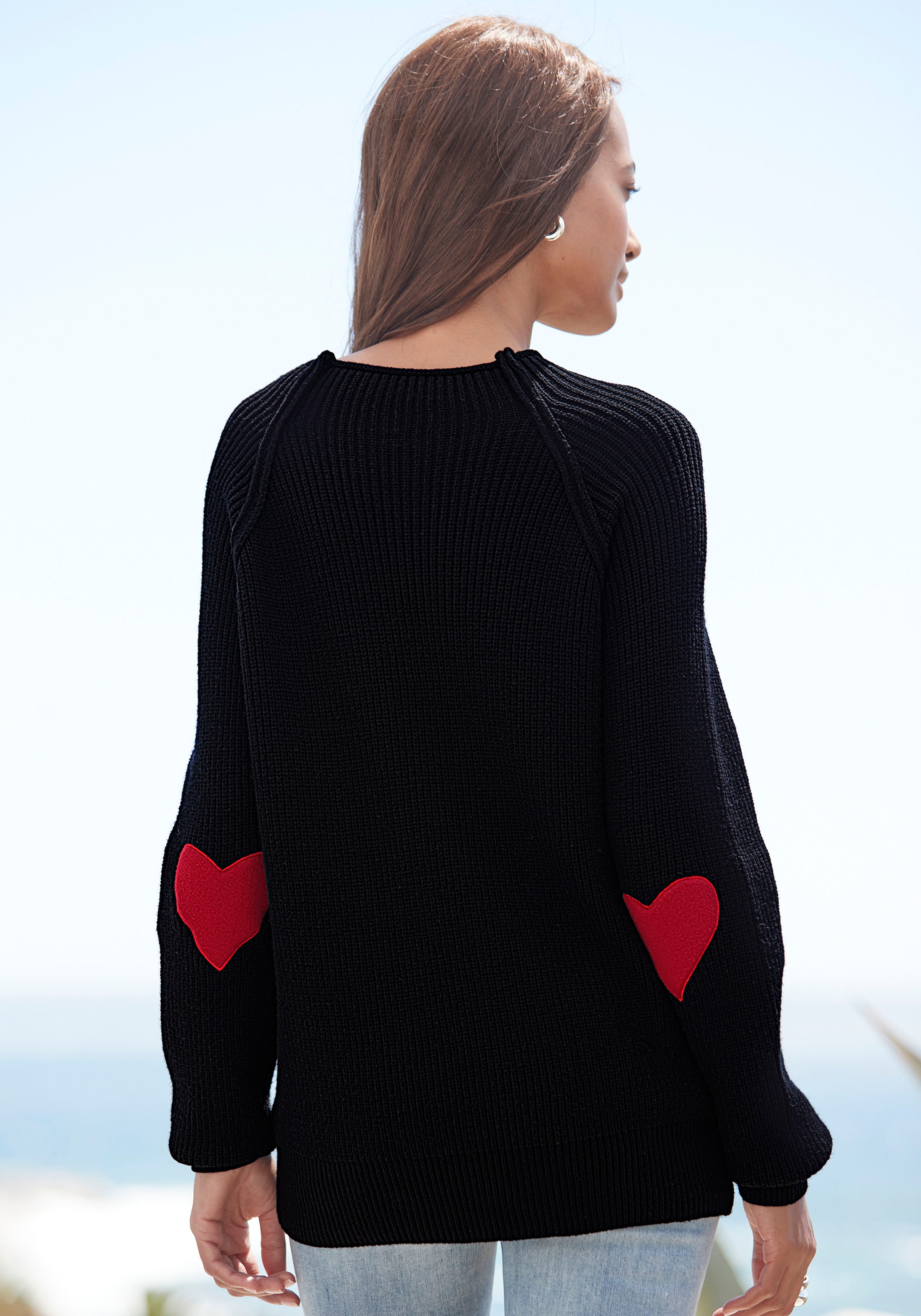 LASCANA Stehkragenpullover, mit Herzchendetails, lockerer Strickpullover