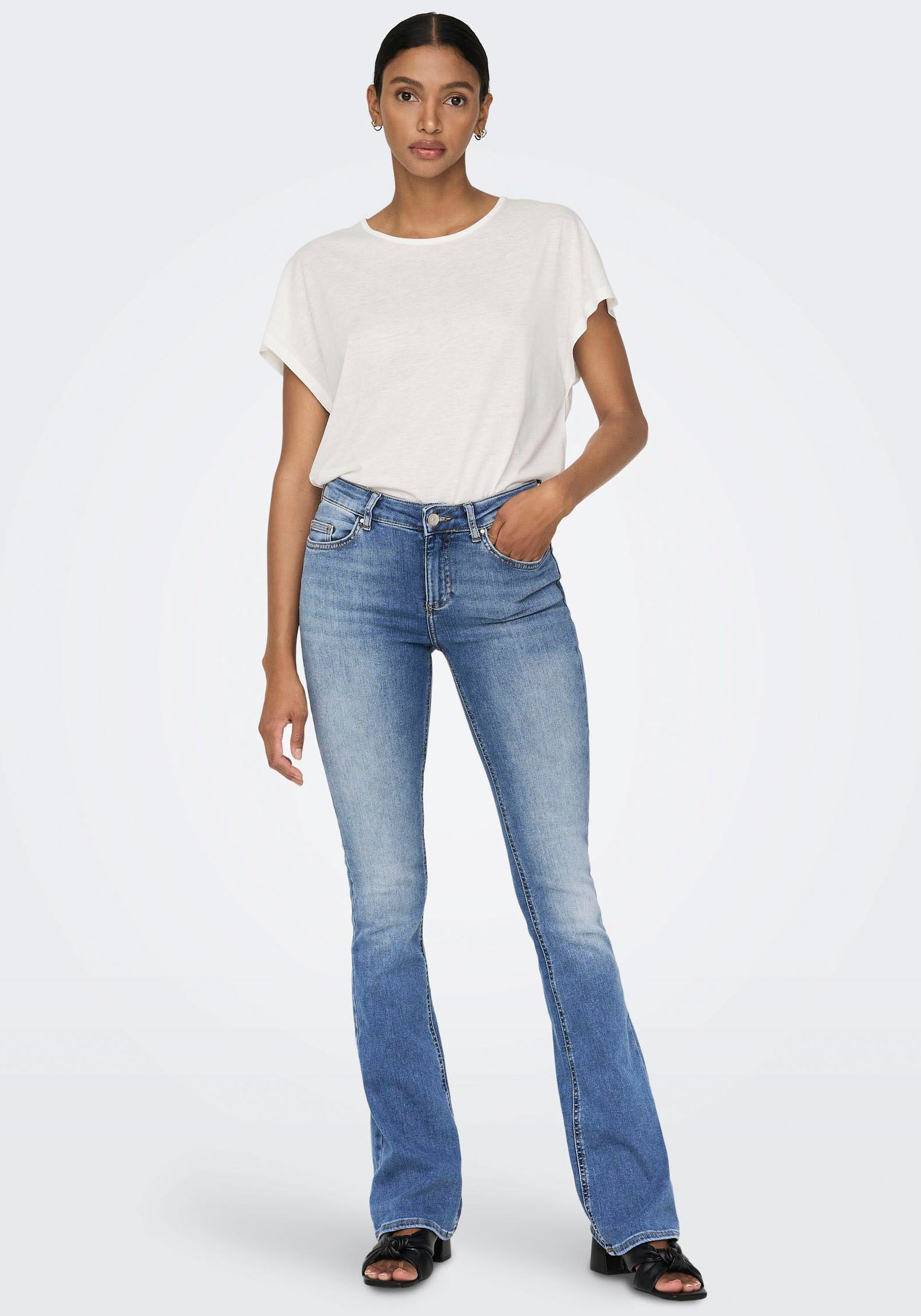 ONLY Bootcut-Jeans »ONLBLUSH MID FLARED DNM TAI467 NOOS«, modische Used Waschung