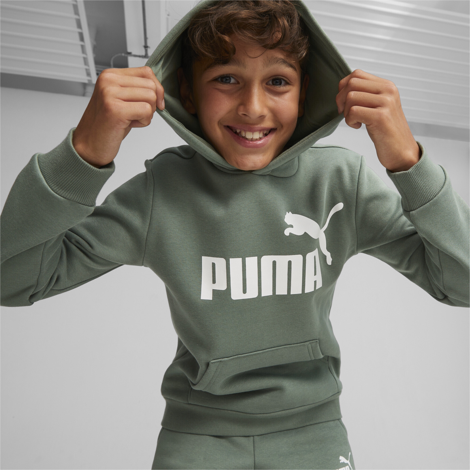 Logo mit PUMA Sweatshirt | »Essentials Hoodie Black großem BAUR Jungen« Friday