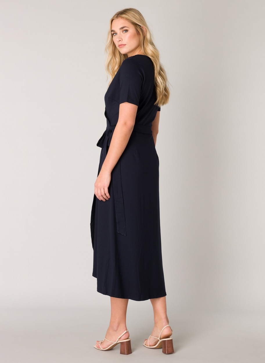 Base Level Wickelkleid »Yvie«, In bequemer, elastischer Qualität