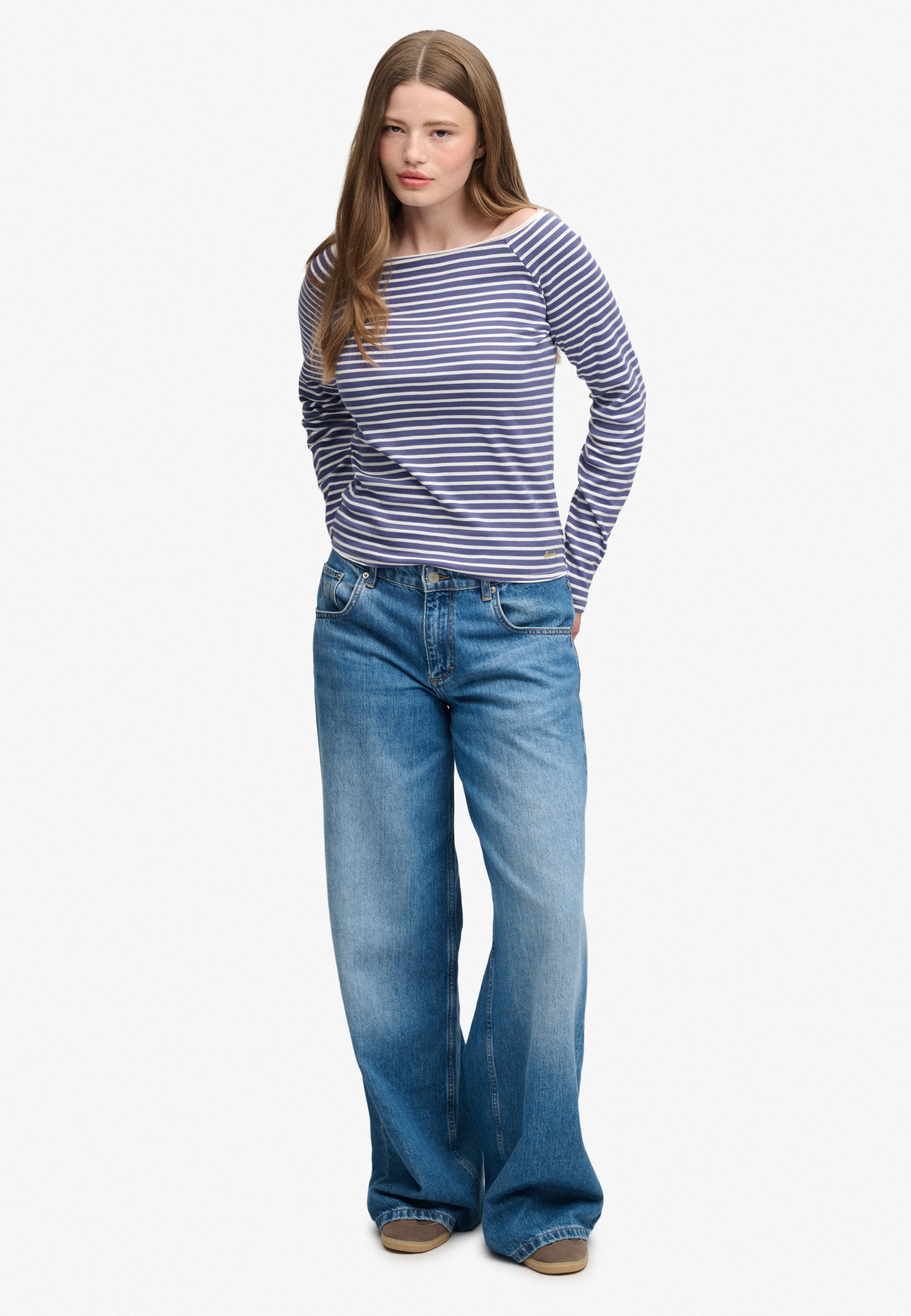 Superdry Langarmshirt »BARDOT OFF SHOULDER TOP« mit U-Boot Ausschnitt und Wellenkante am Bund, gesticktes Logo am Saum