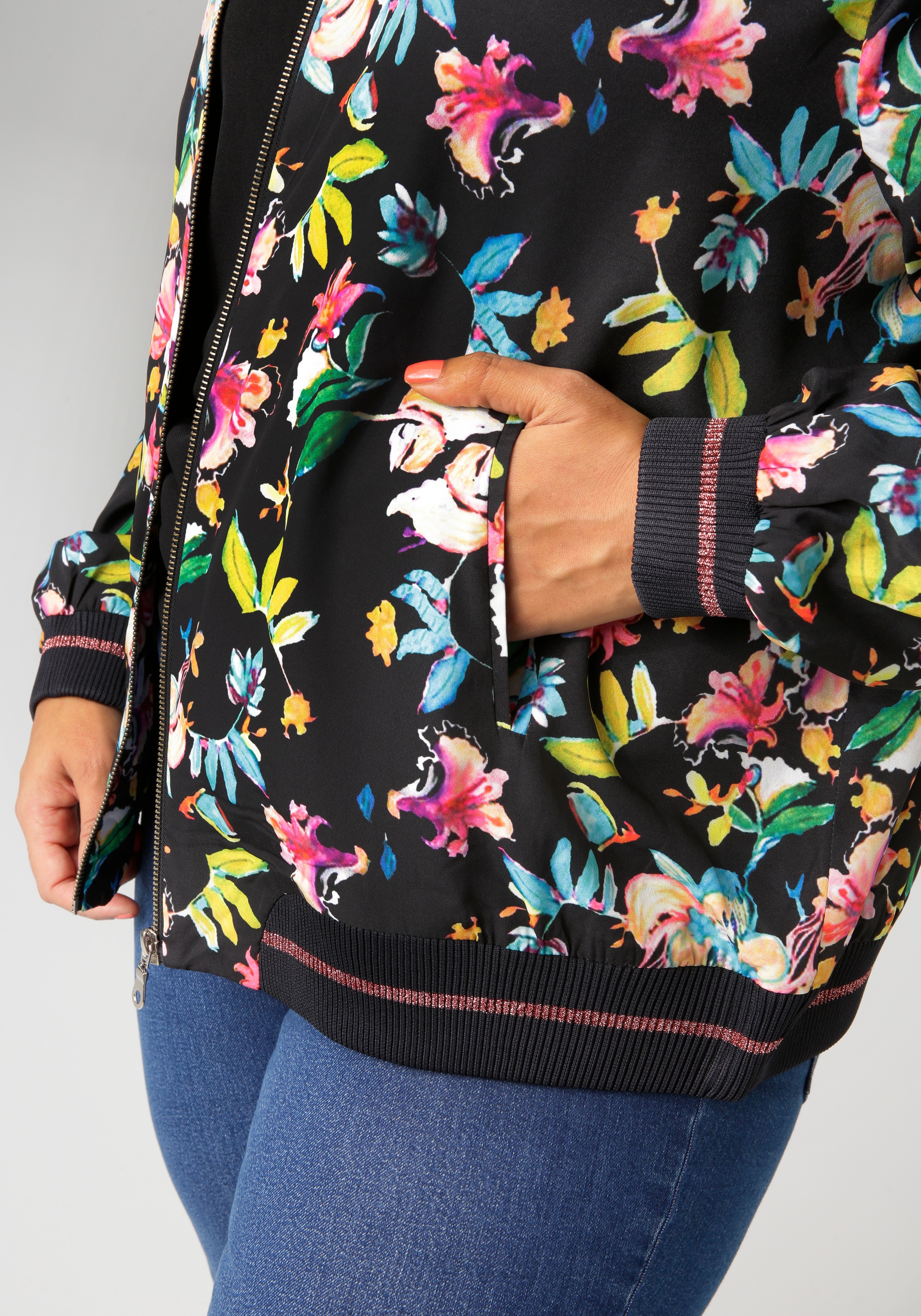 Thumbnail - Aniston PLUS Blouson Mit Blumendruck