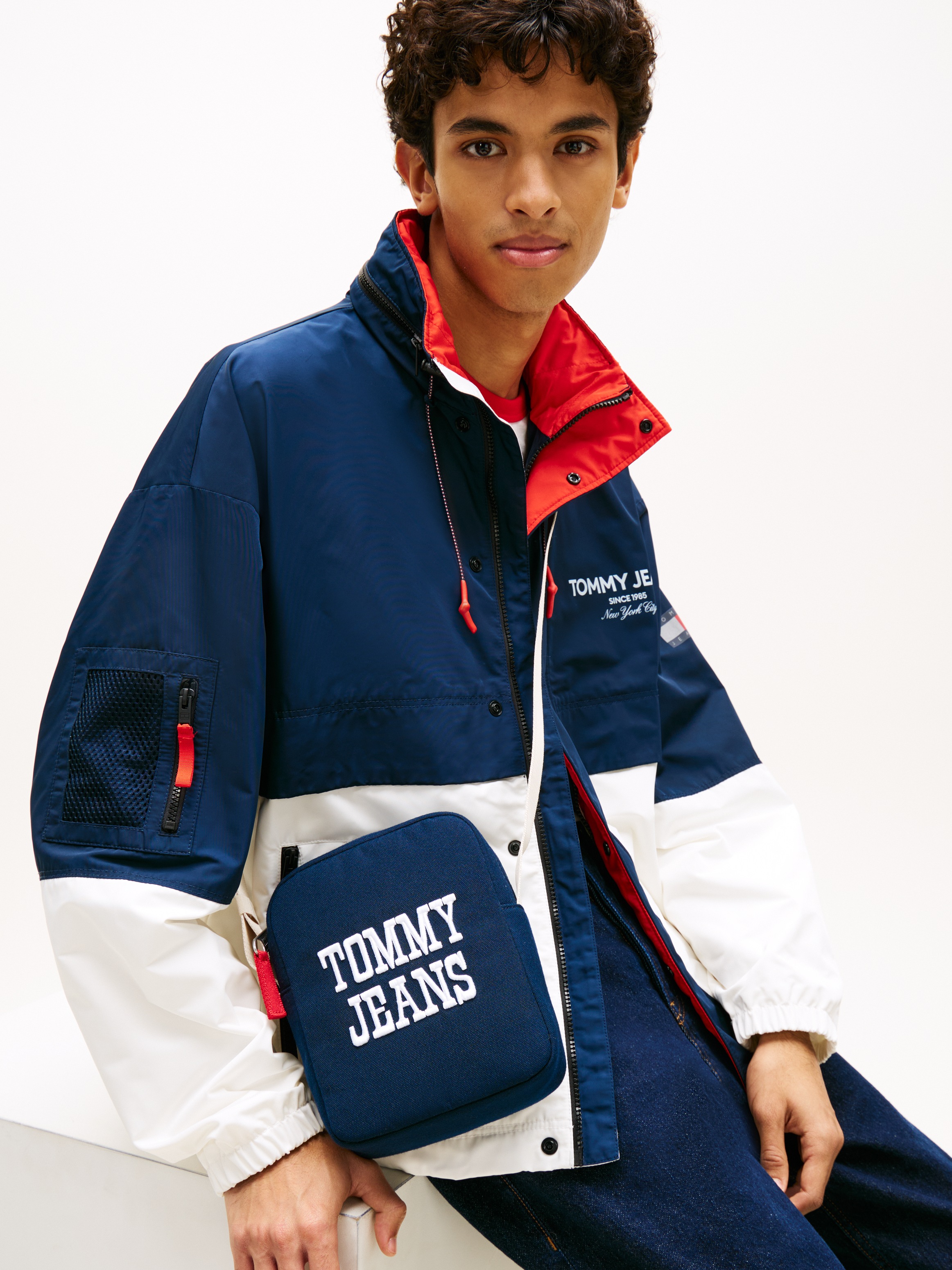 Tommy Jeans Umhängetasche "TJM BOLD VARSITY REPORTER" Unisex Schultertasche günstig online kaufen