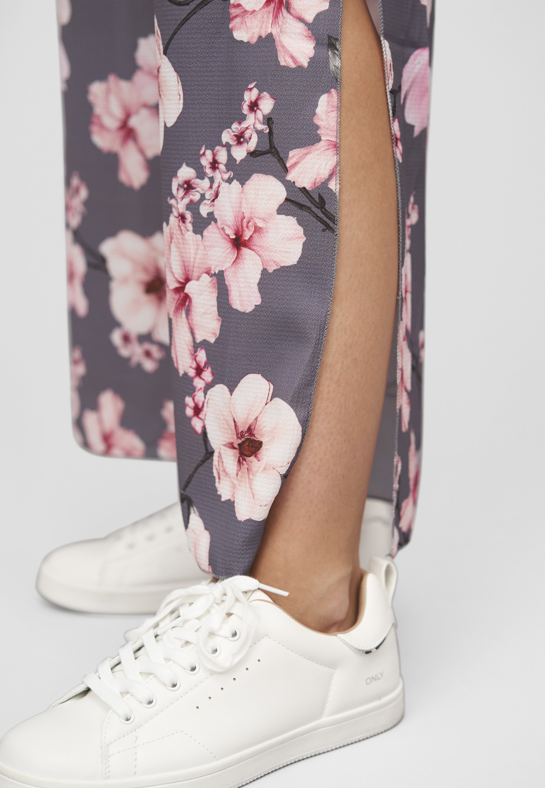 CLOUD 5IVE Stoffhose »CLOUD 5IVE High-Waist Sommerhose mit Blumen Print«