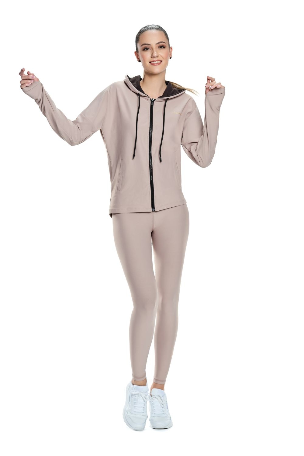 Winshape Trainingsjacke »Functional Comfort Jacket J008C«, mit Ton-in-Ton-Farbakzent
