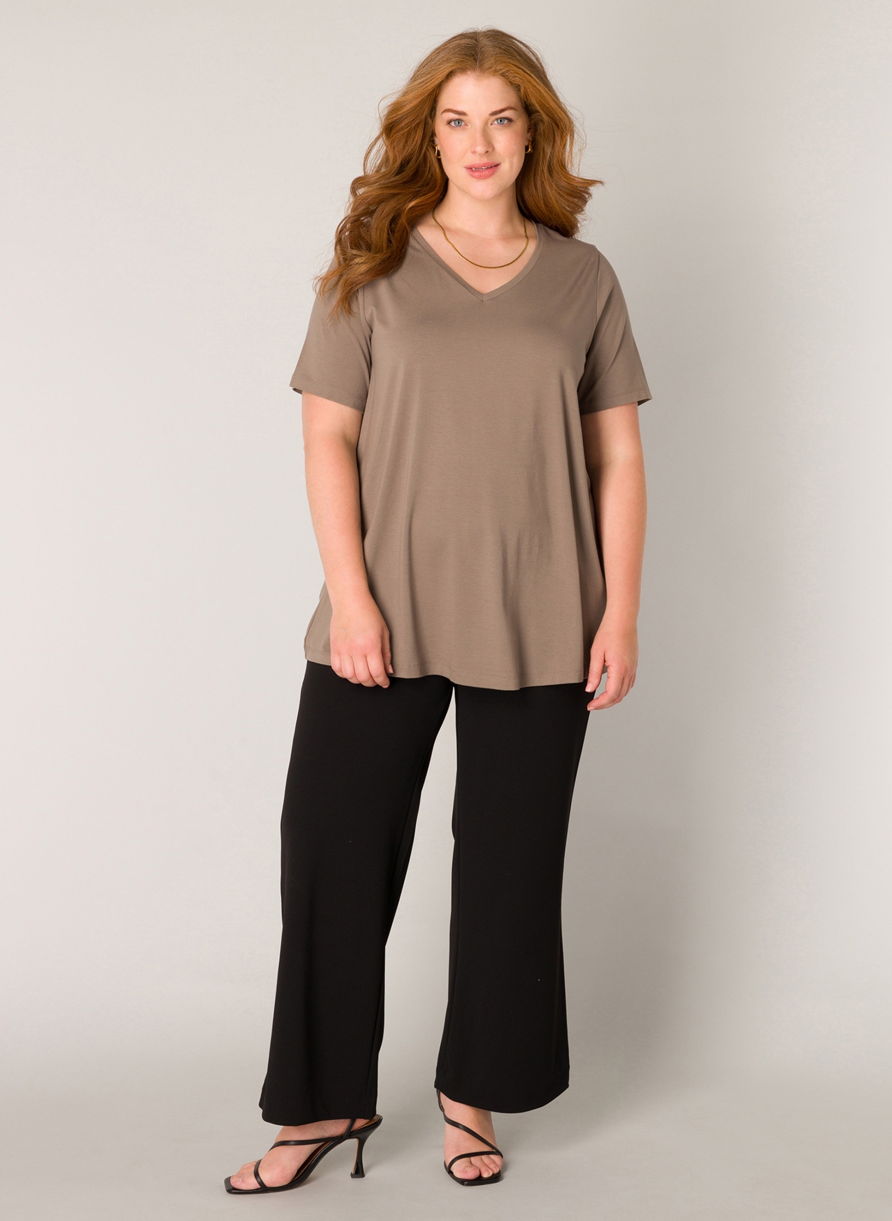 Base Level Curvy Alba T-Shirt Dark Taupe 54/56 7