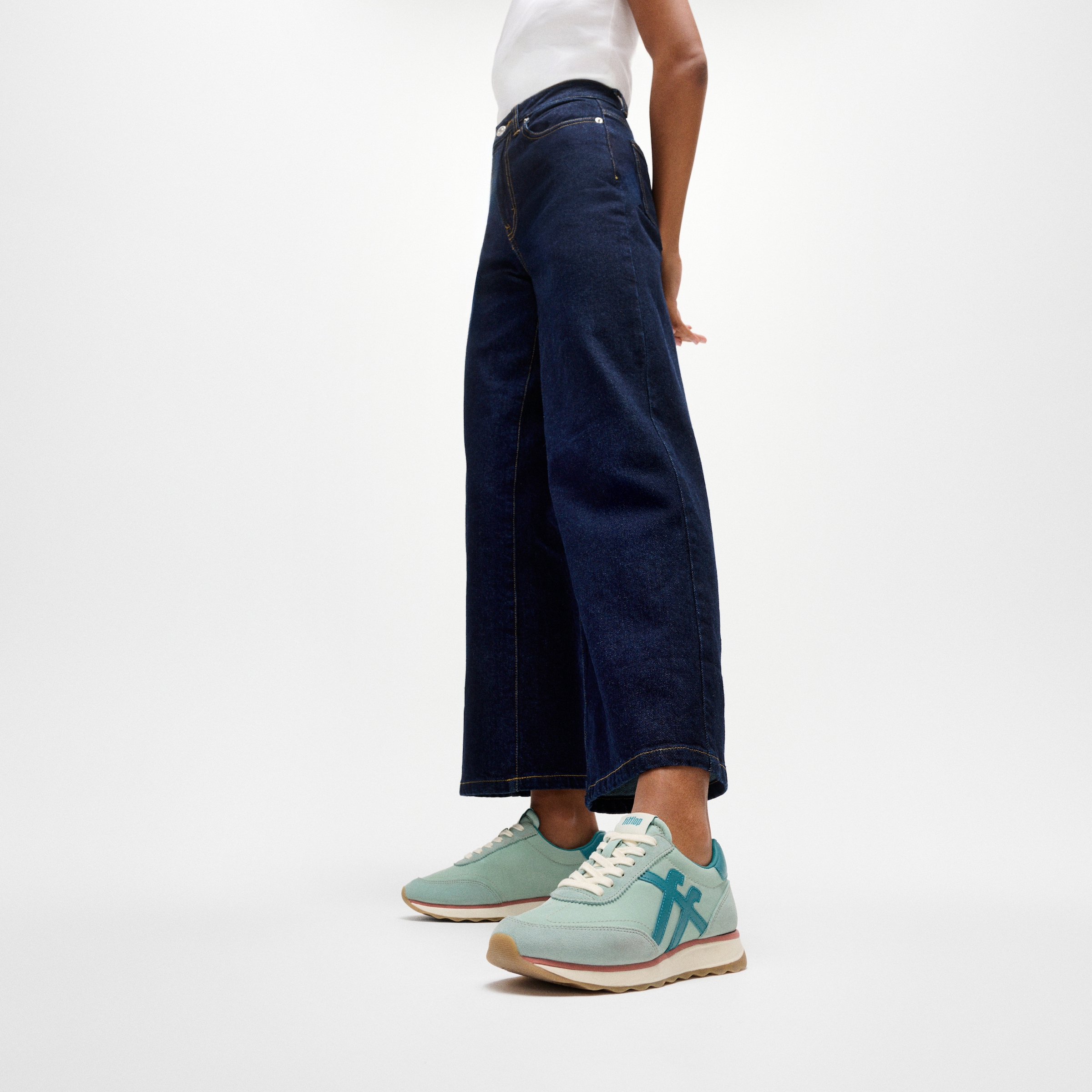 Fitflop Keilsneaker »RETRO-Q FF FABRIC/SUEDE SNEAKERS«  Schnürschuh, Freizeitschuh, Halbschuh mit Kontrastbesatz