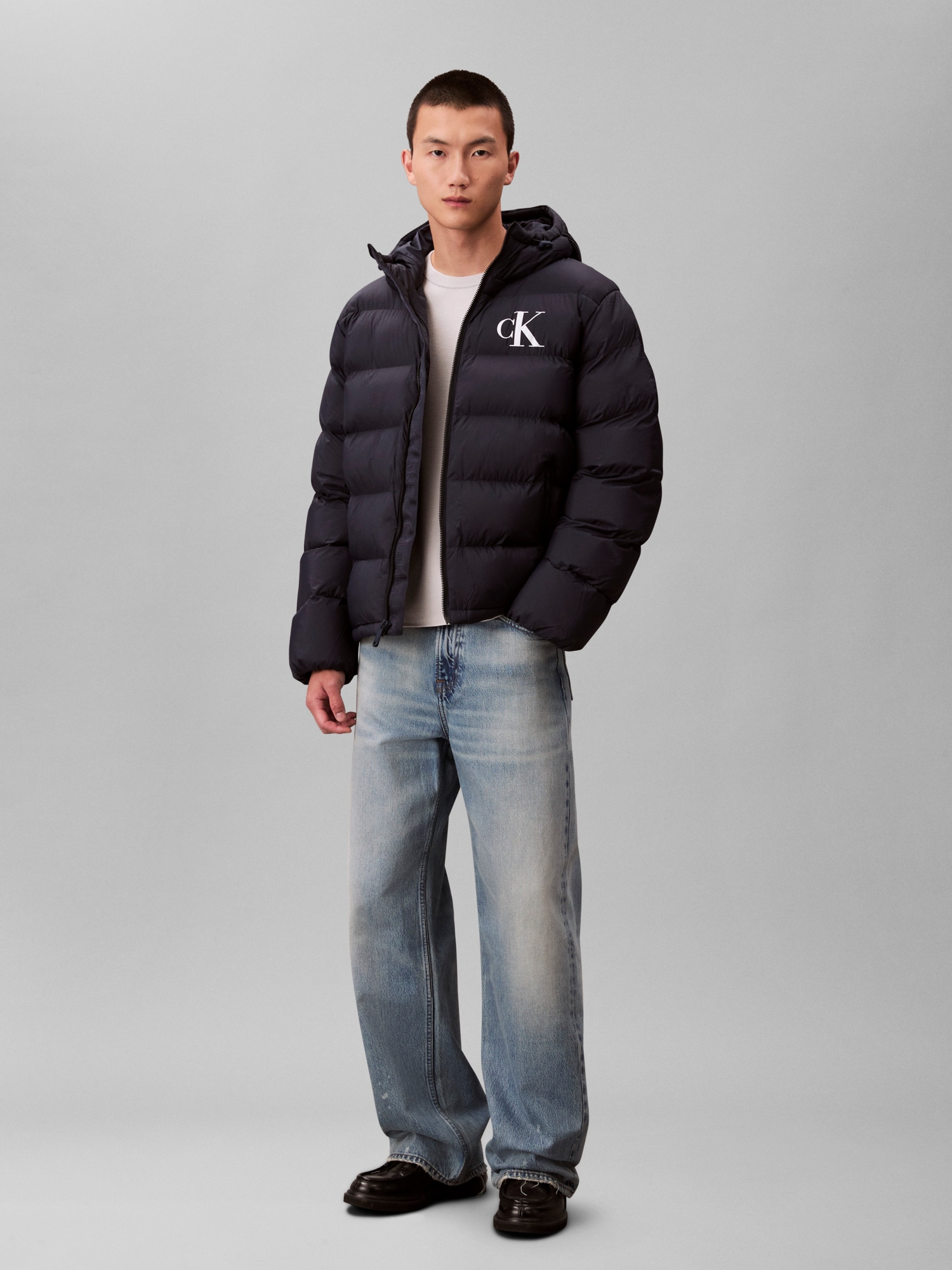 Calvin Klein Jeans Steppjacke »LS NYLON MONOGRAM PUFFER JKT«, ohne Kapuze, Mit Rundhalsausschnitt, regular fit
