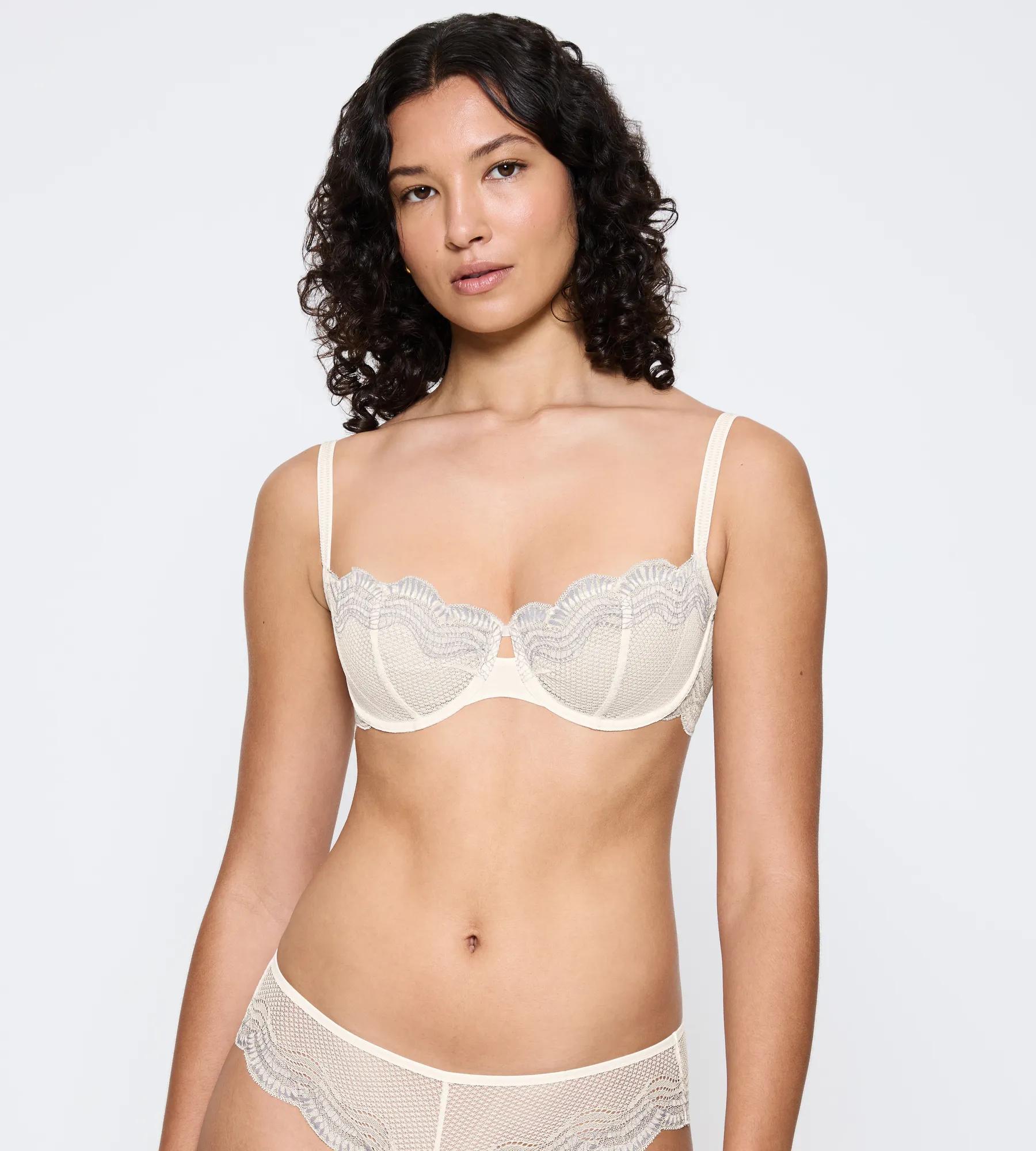 Triumph "Comfort Glam" Komfort-Bügel, Spitze, florale-grafische Spitze, eleganter Look
