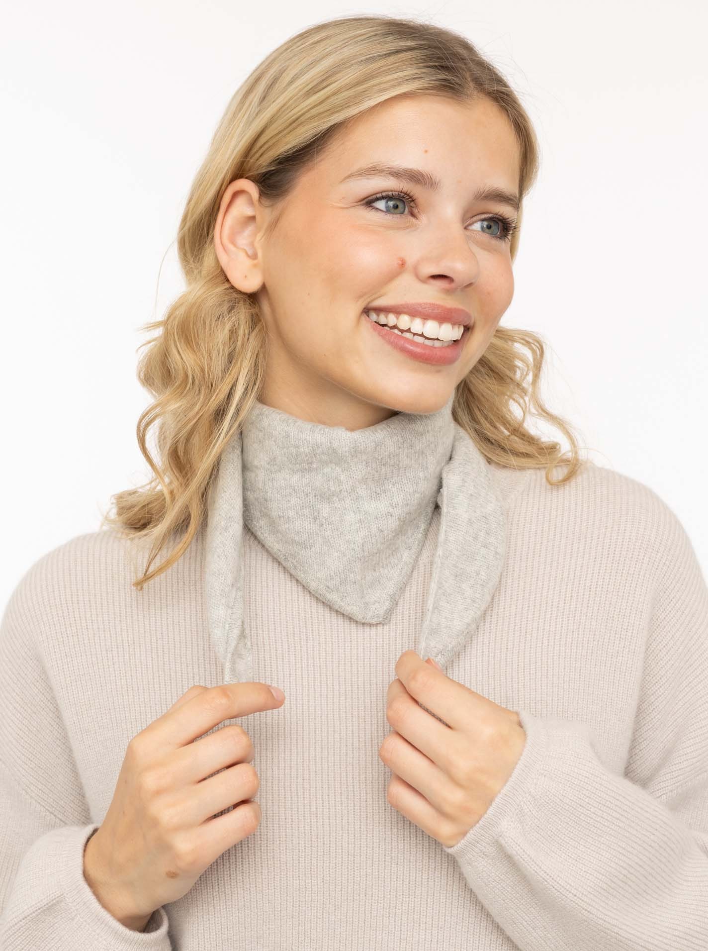 Zwillingsherz Strickschal »"100% Cashmere Halstuch"« dreieckige Form, weicher Tragekomfort, individuell tragbar