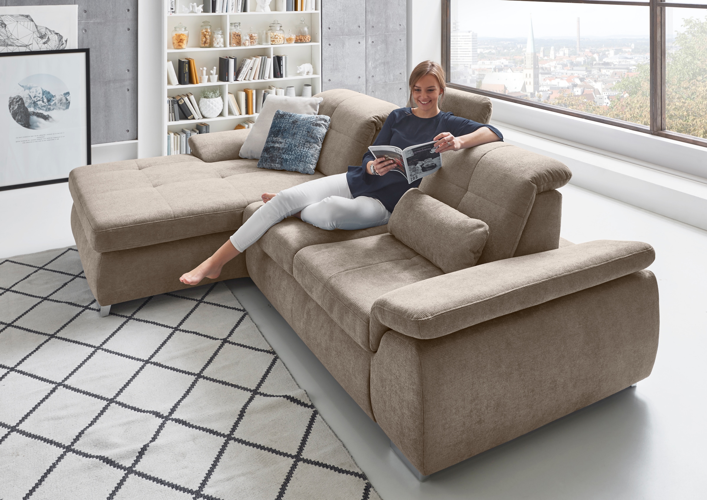 Die PlanBar Ecksofa »MP-IN16037 L-Form mit Kaltschaum-Polsterung«, mit Sitztiefenverstellung & Zierkissen
