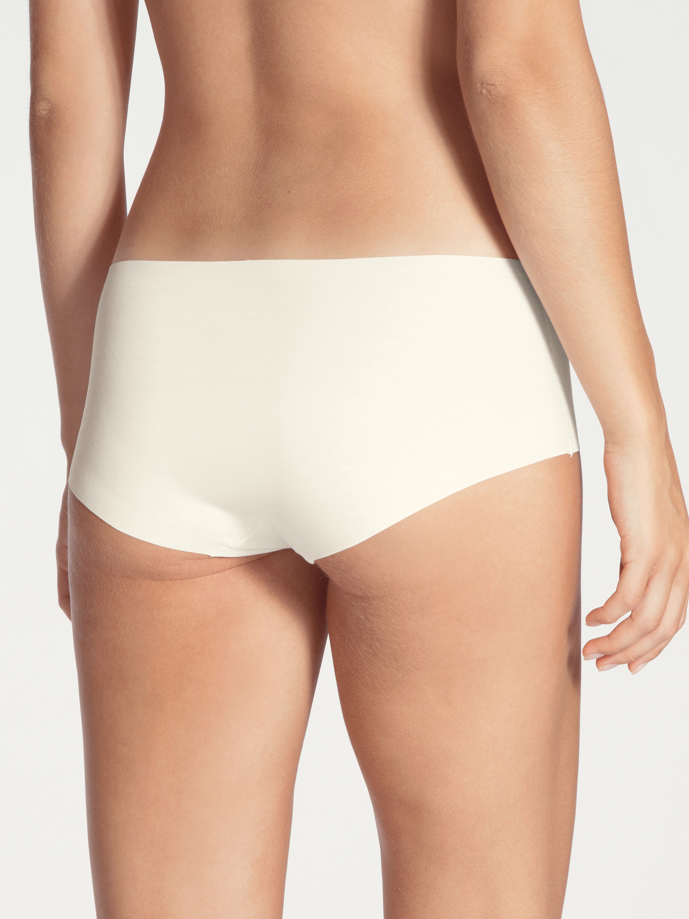 CALIDA Panty, mit hüftiger Schnitt, seidig weich, atmungsaktiv, elastisch