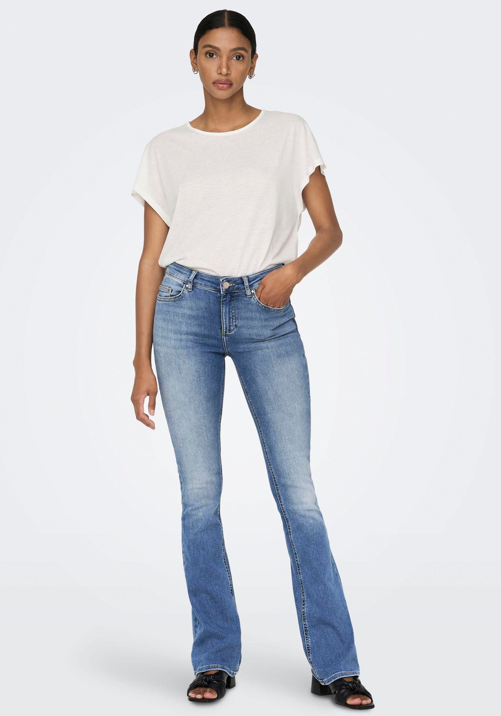 Bootcut-Jeans ONLY "ONLBLUSH – Bootcut-Jeans mit ausgestelltem Bein", Damen, Gr. M (38), Länge 32, blau (light blau denim), Denim/Jeans, Obermaterial: 92% Baumwolle, 6% Polyester, 2% Elasthan, Abriebeffekte, regular fit lang, Jeans, bootcut fit, modisch,  4
