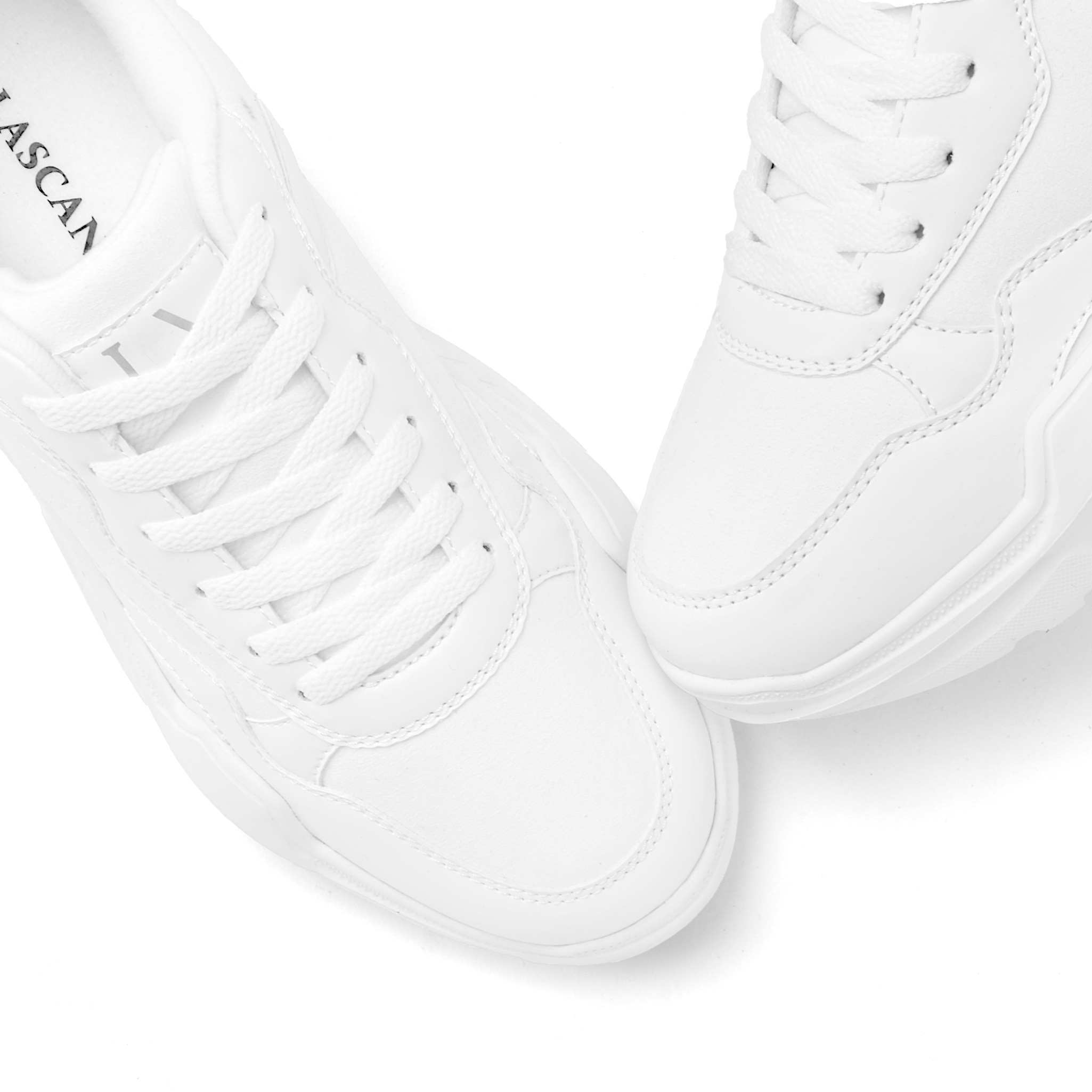 Sneaker LASCANA "Turnschuhe", Damen, Gr. 43, weiß, Obermaterial: 50% Lederimitat, 50% Textilmaterial. Decksohle: 100% Textilmaterial. Futter: 100% Textilmaterial. Laufsohle: 100% Synthetik, unifarben, Basic, Schuhe Modernsneaker Sneaker low, Halbschuh, Sp 3