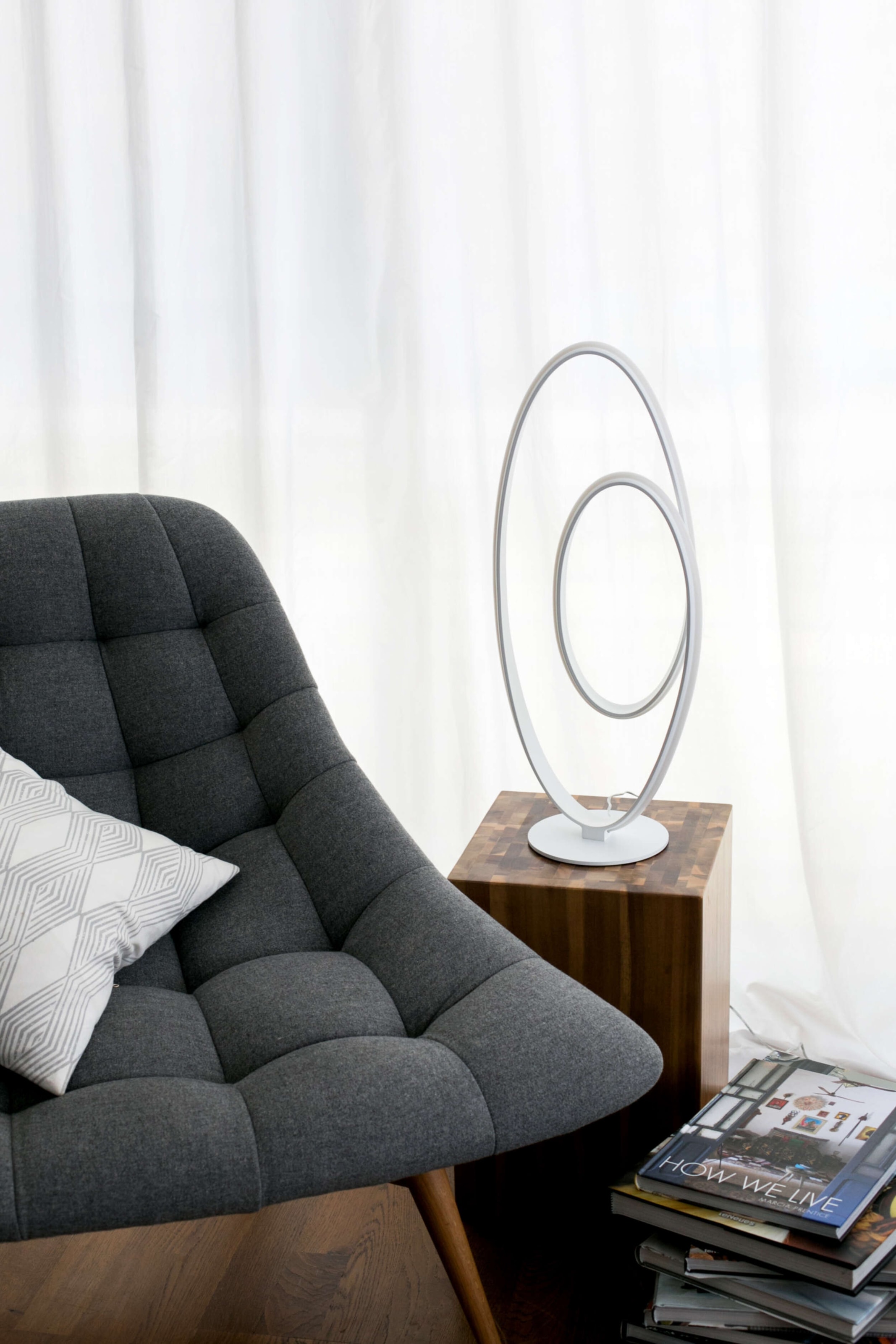 näve LED Tischleuchte »Odrive«, 1 flammig, Leuchtmittel LED-Modul | LED fest integriert, oval, dimmbar, geschwungene bogenförmige LED-Streifen, weiß, H: 60cm