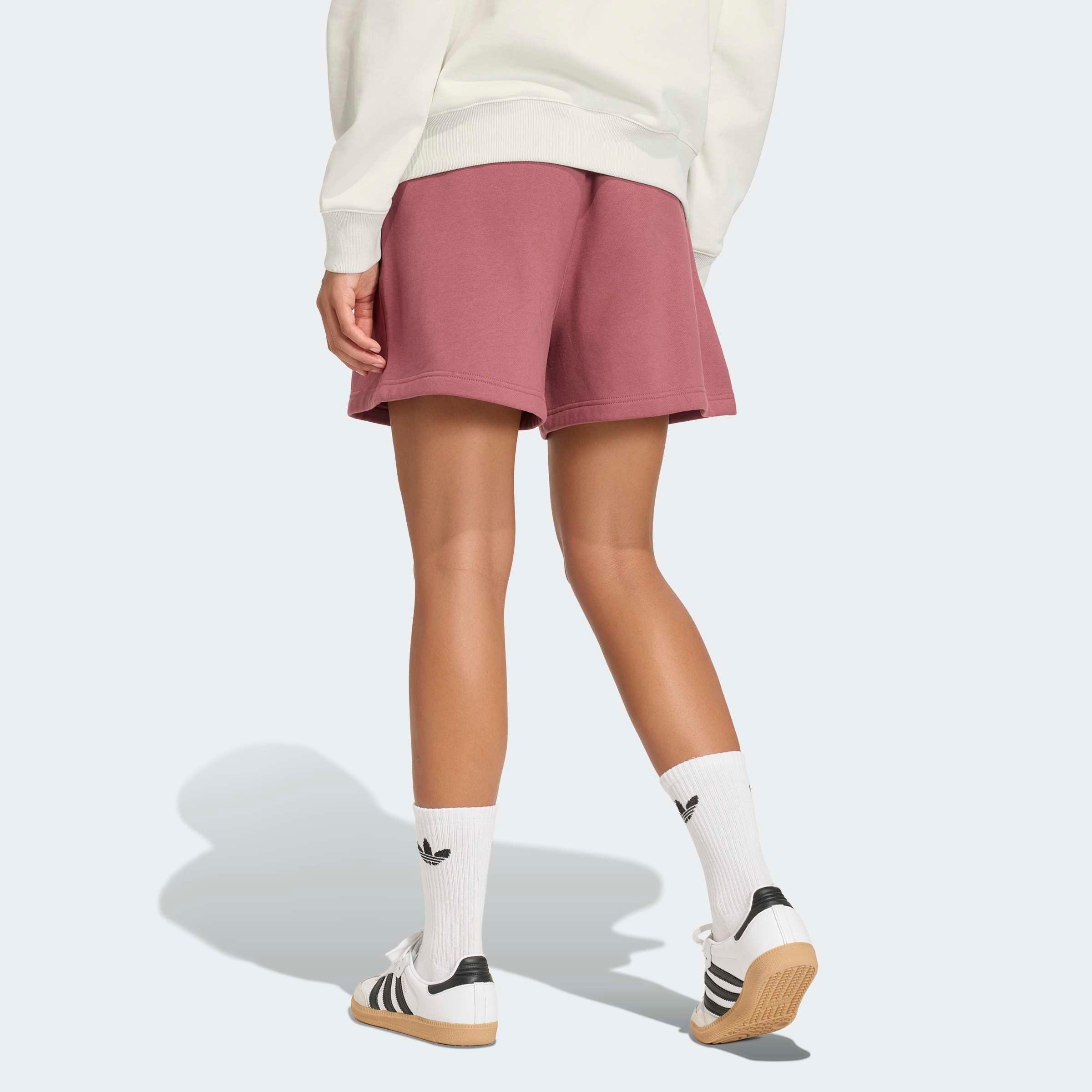 adidas Originals Shorts »ESS FL«  mit engem Schnitt, aus Baumwolle und Polyester