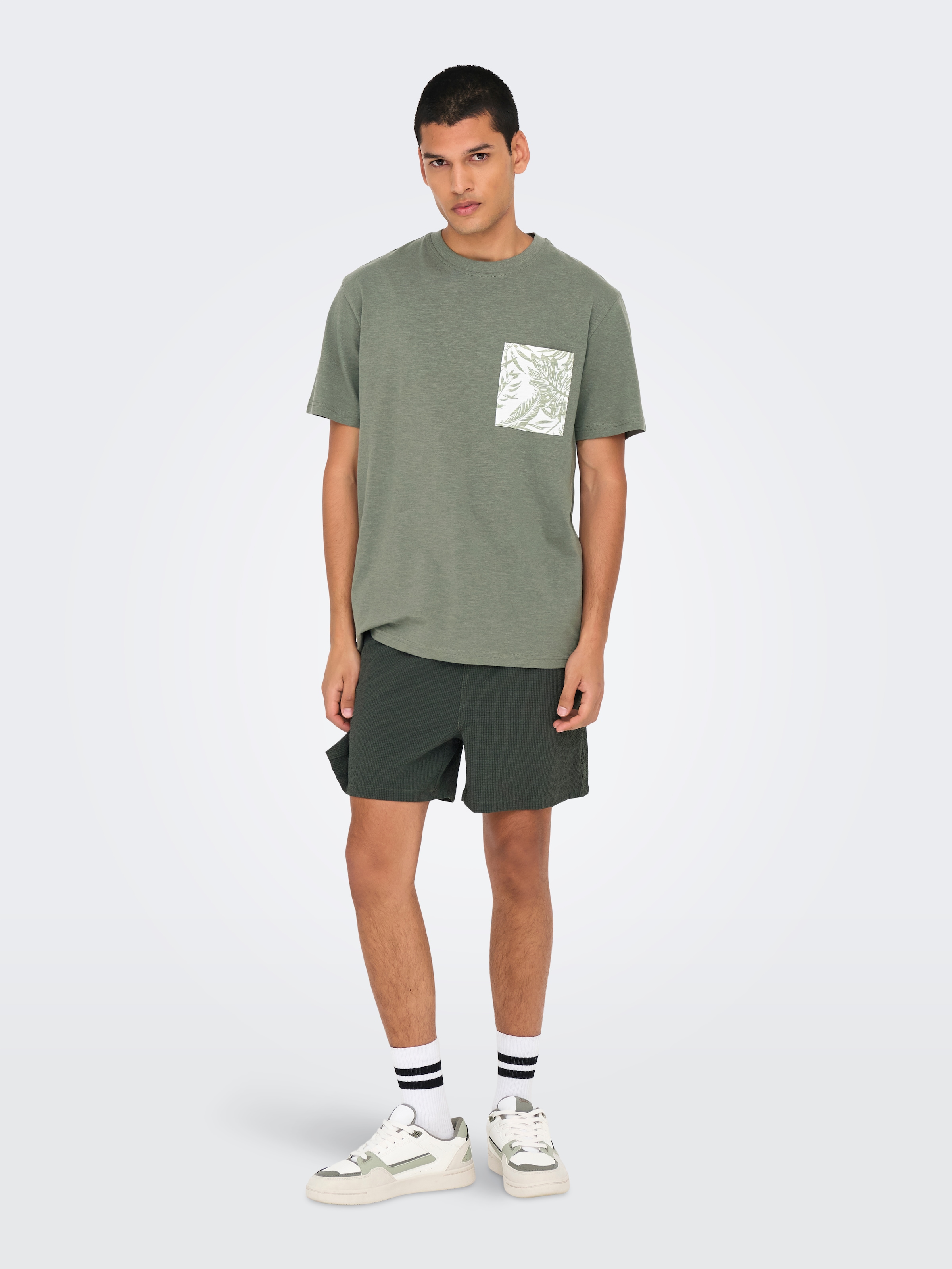 ONLY & SONS Rundhalsshirt »ONSPERRY LIFE REG LEAF POCKETTEE«