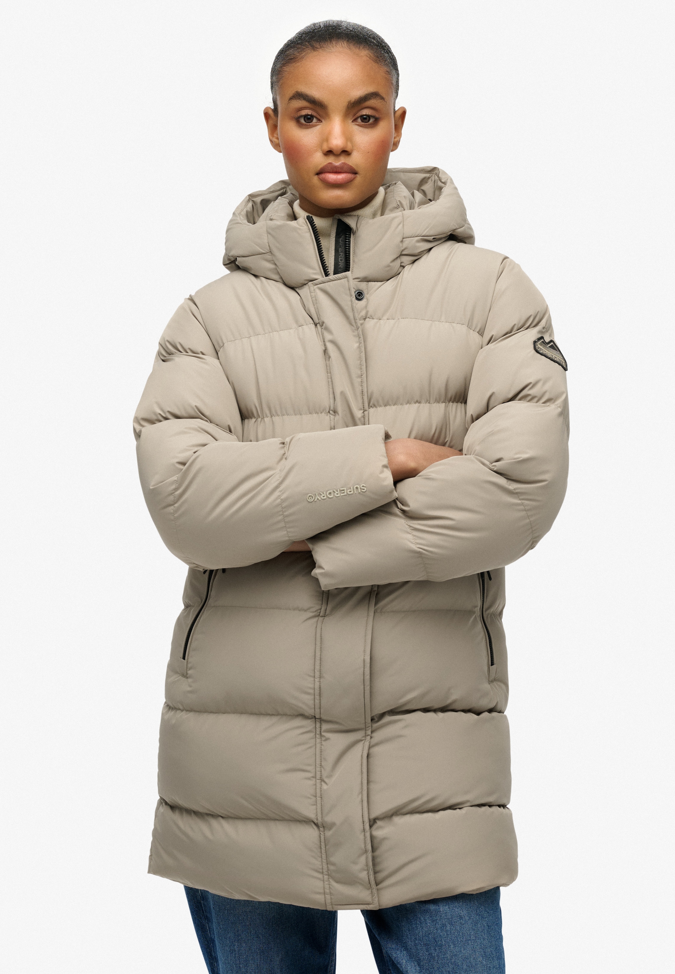 Superdry Steppjacke "HOODED SPORTS PUFFER MID JKT" mit Kapuze mit hochschließendem Kragen, aus Polyester und Kunstfaser, Relaxed Fit