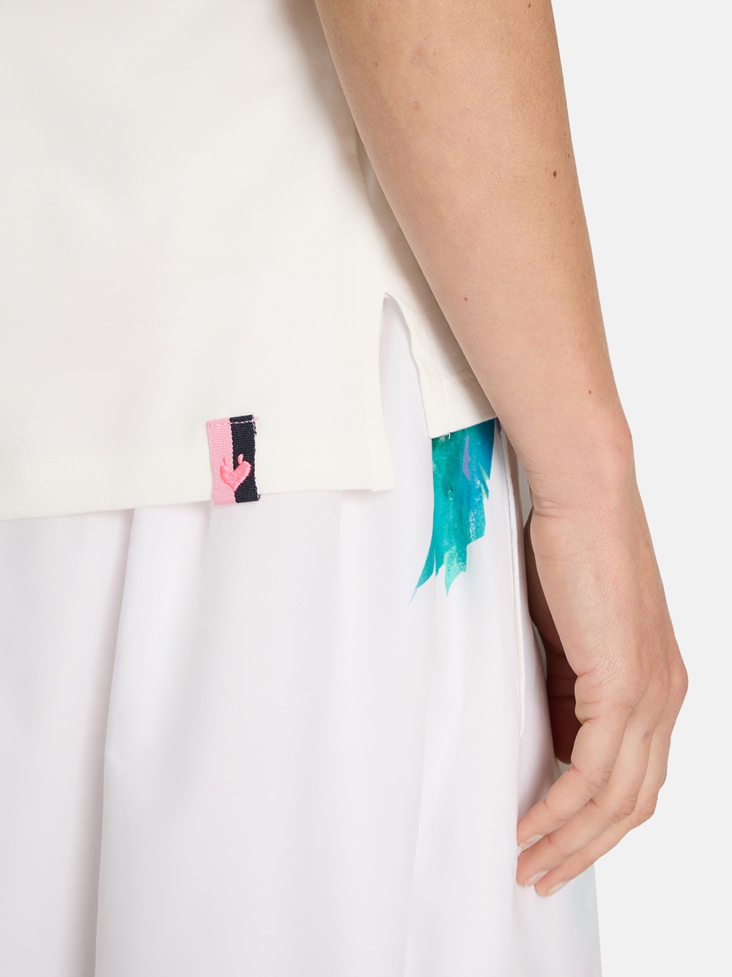 Lieblingsstück Rundhalsshirt »DianeL«, mit Stickerei und Glitzernieten