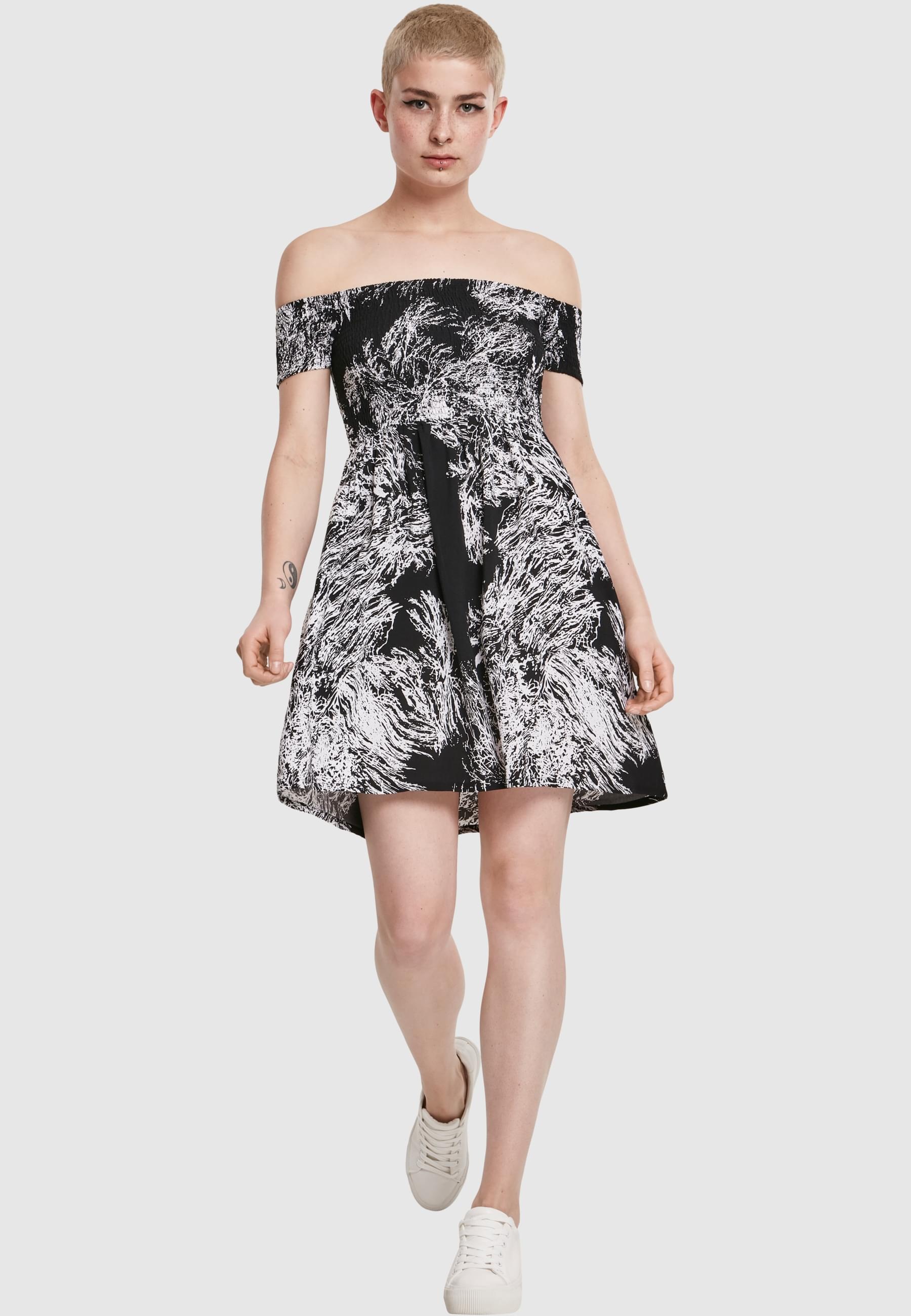 URBAN CLASSICS Shirtkleid »Urban Classics Damen Ladies Smoked Off Shoulder Dress«, (1 tlg.)
