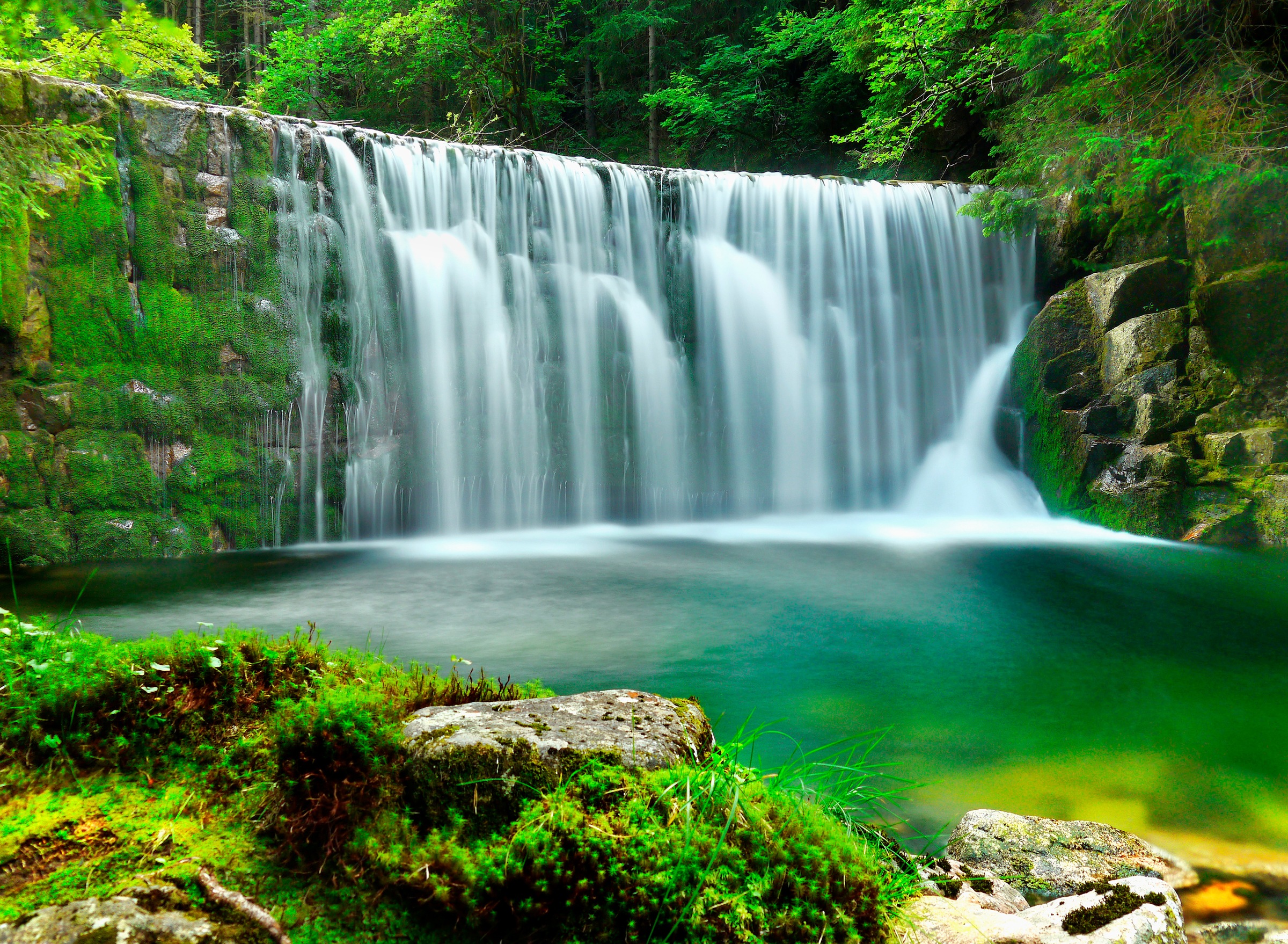 Papermoon Fototapetas »Emerald Lake Waterfalls«