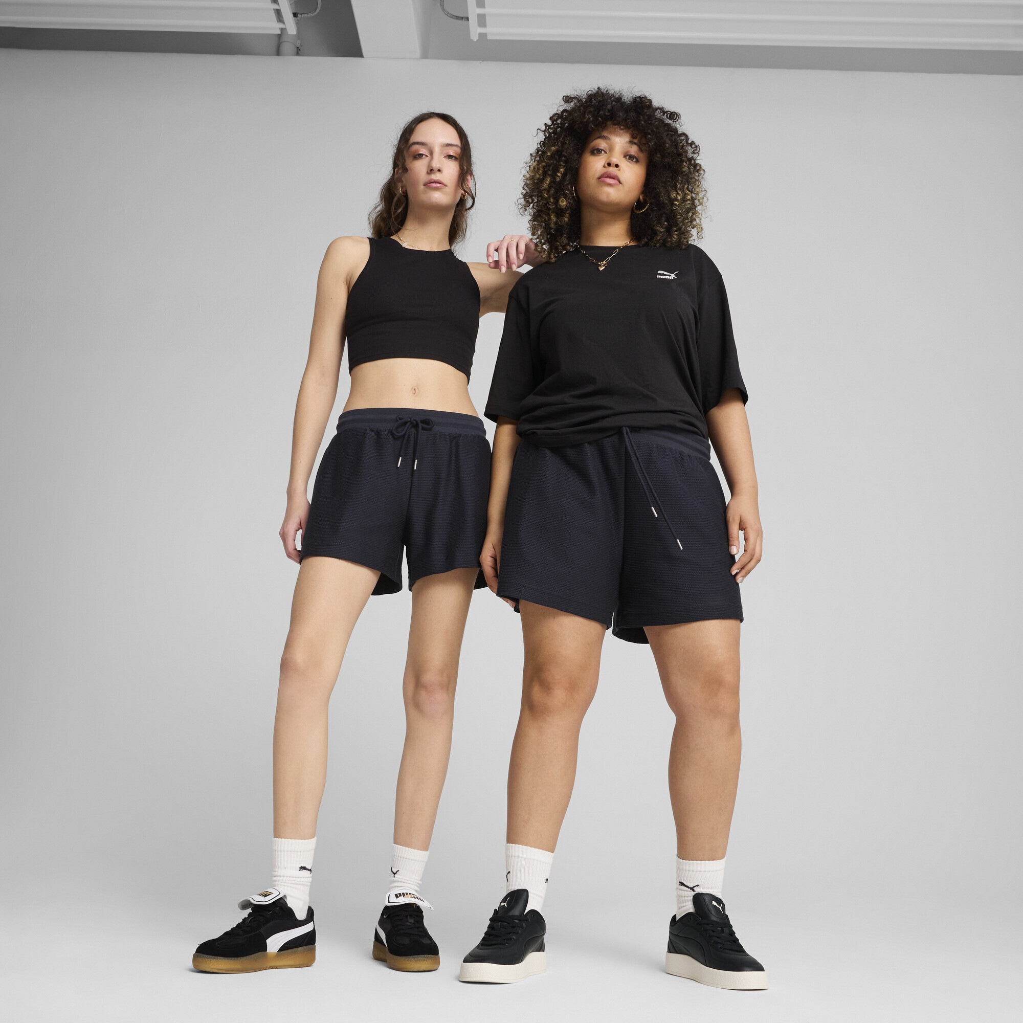 PUMA Sporthose »PREMIUM ESS 4" Jacquard-Shorts in A-Linie Damen«