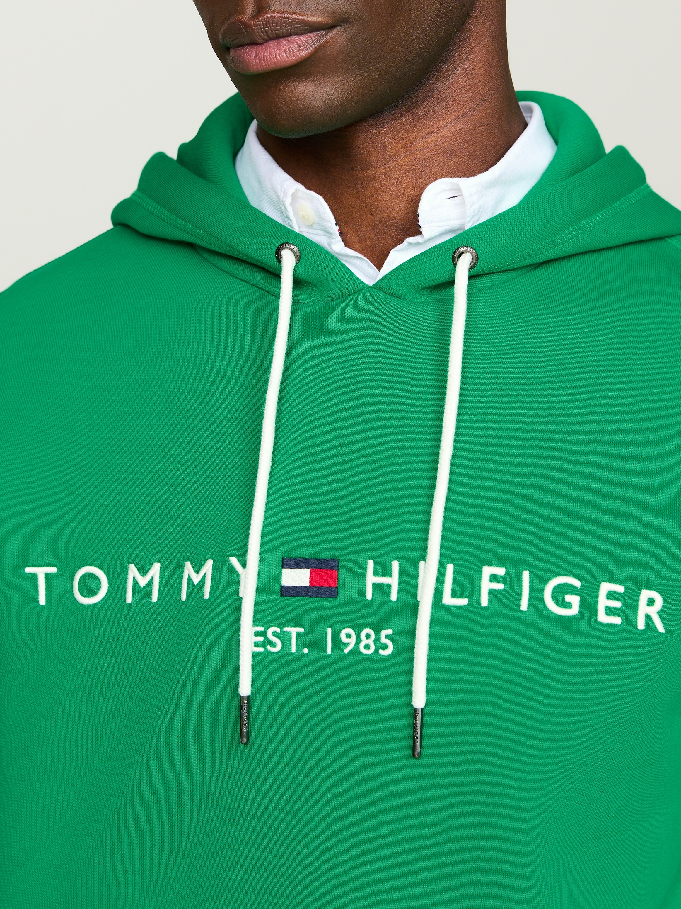 Tommy Hilfiger Kapuzensweatshirt »TOMMY LOGO HOODY«, mit Kapuze und Kängurutasche