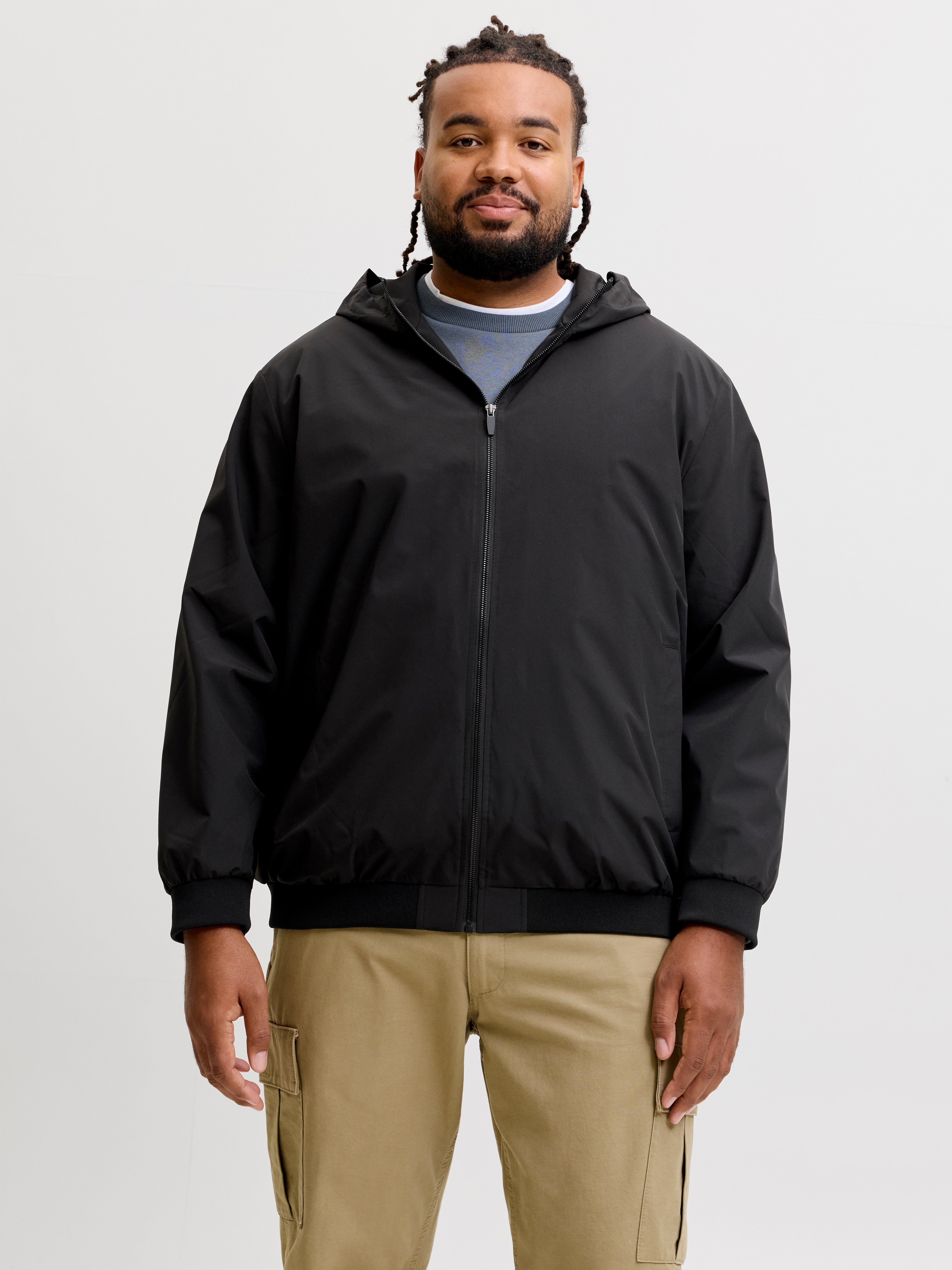 Jack & Jones PlusSize Blouson "JJECHARGE LIGHT JACKET HOOD NOOS PLS" mit Kapuze Kunstfaser, regular fit