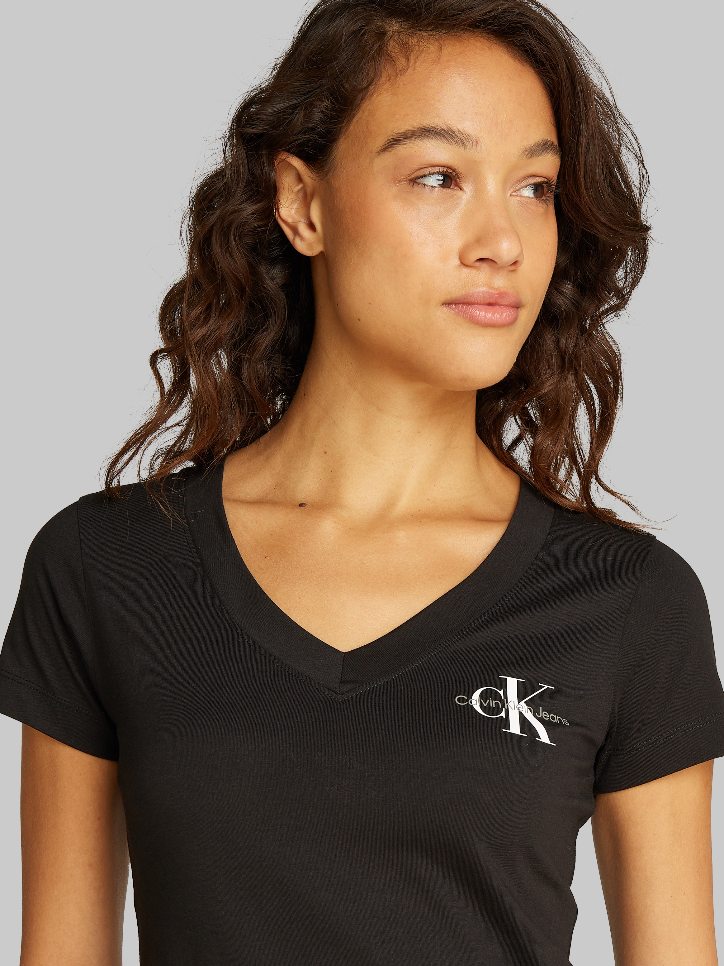 Calvin Klein Jeans T-Shirt »2-PACK MONOLOGO V-NECK TEE«, (Packung, 2er-Pack), mit Logomarkenlabel