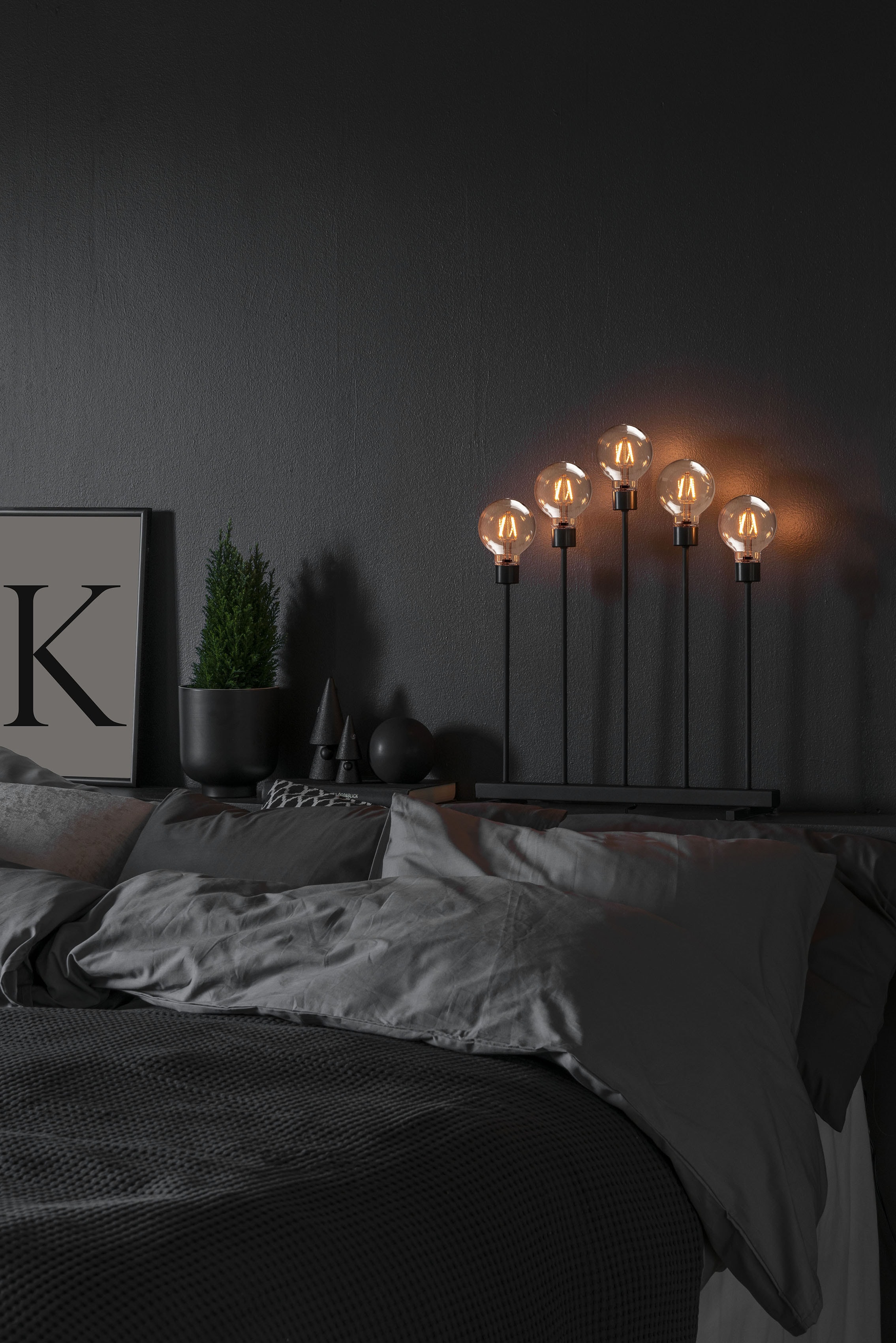 KONSTSMIDE LED Fensterleuchter "Weihnachtsdeko" LED-Modul 1 Stk. LED Metallleuchter, schwarz, 5 runde Globes, 10 bernsteinfb. Dioden