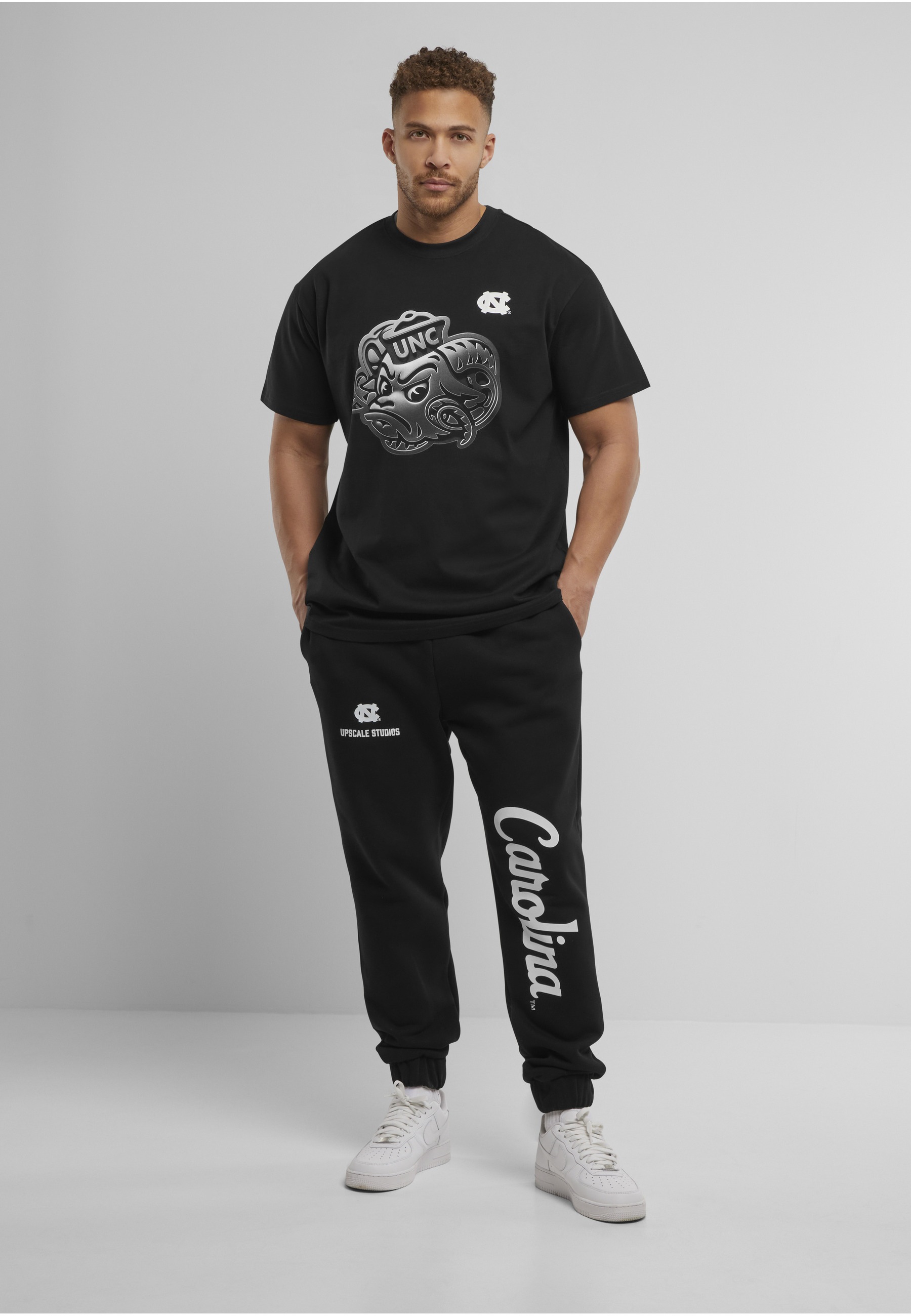 Upscale by Mister Tee T-Shirt »Upscale by Mister Tee North Carolina Chrome Logo Oversize Tee« 1 Stk.