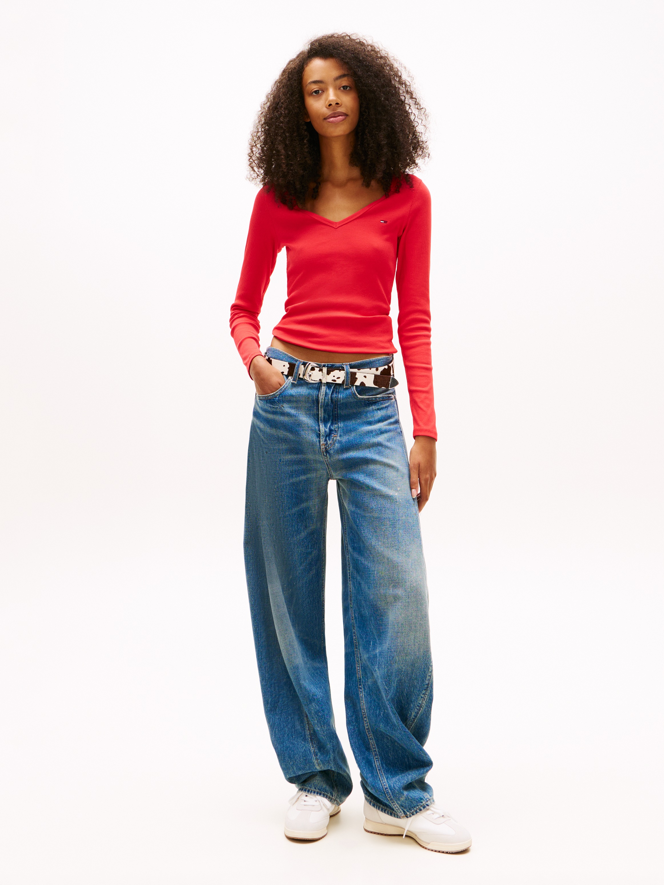 Thumbnail - Tommy Jeans Langarmshirt "TJW SLIM ESSENTIAL RIB V LS" mit Logostickerei