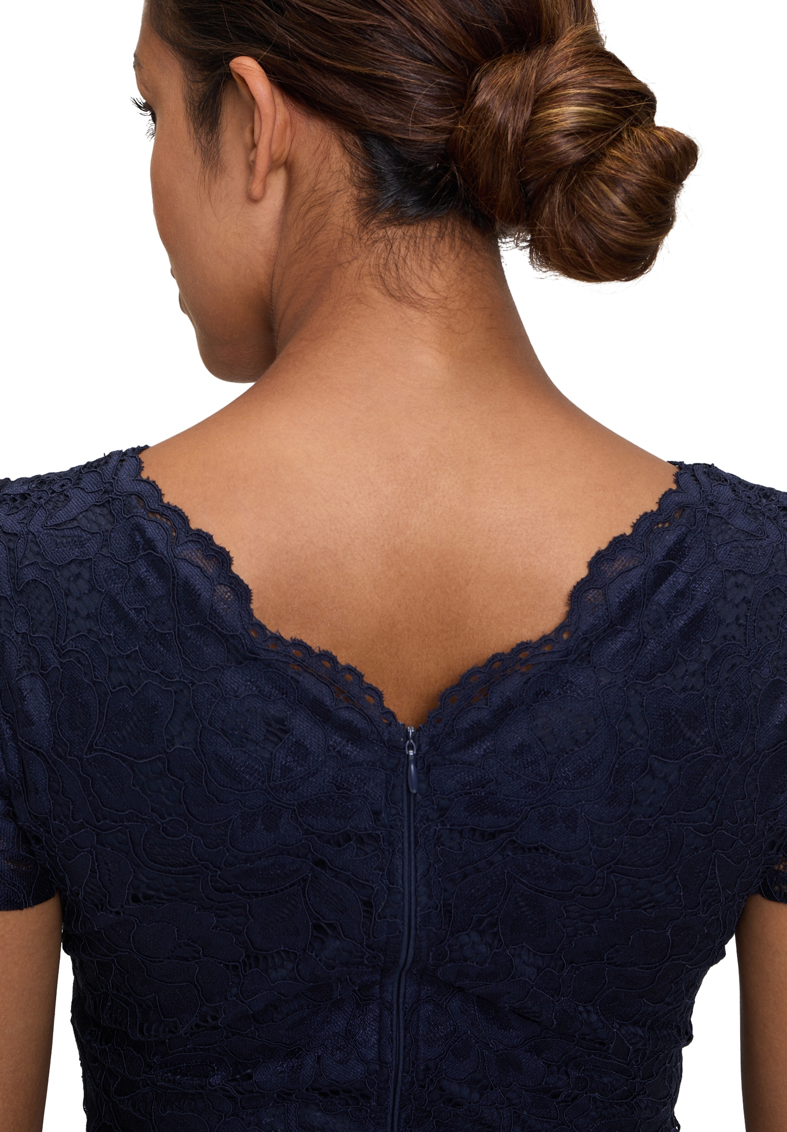 Vera Mont Spitzenkleid »Vera Mont Spitzenkleid figurbetont«, Bogenkante