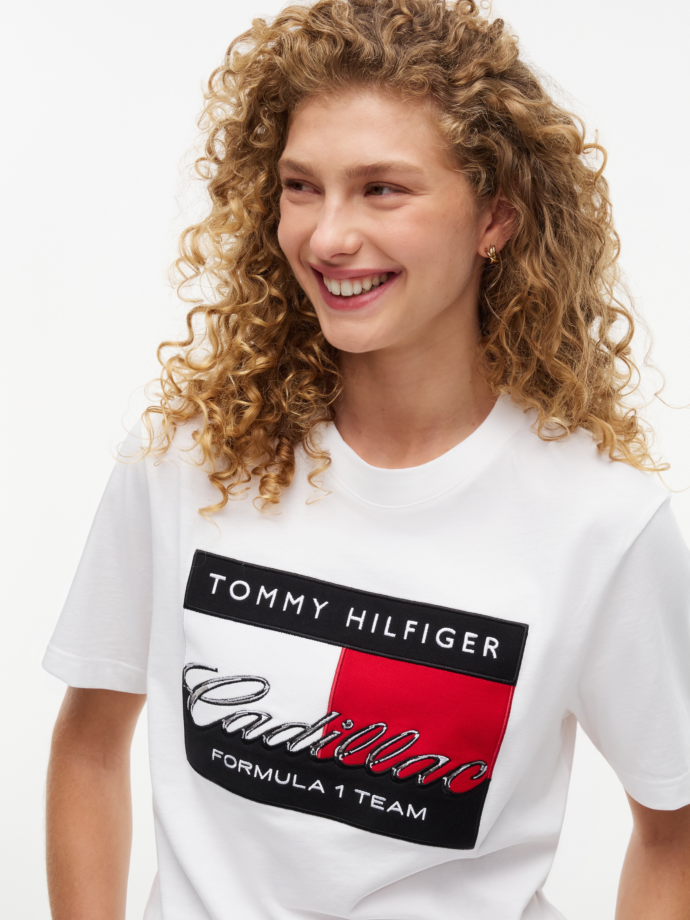 Tommy Hilfiger T-Shirt »TH x Cadillac Formula 1® Team GRAPHIC FLAG« aus Baumwoll-Jersey, Unisex