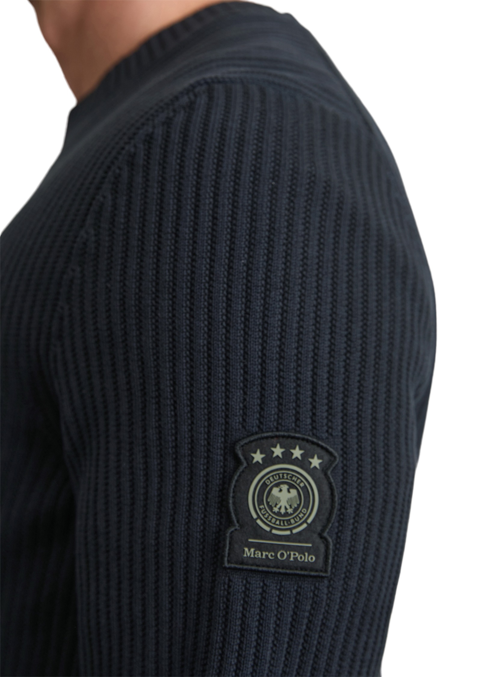 Thumbnail - Marc OPolo Rundhalspullover "DFB Travel Collection" aus reiner Bio-Baumwolle, regular fit