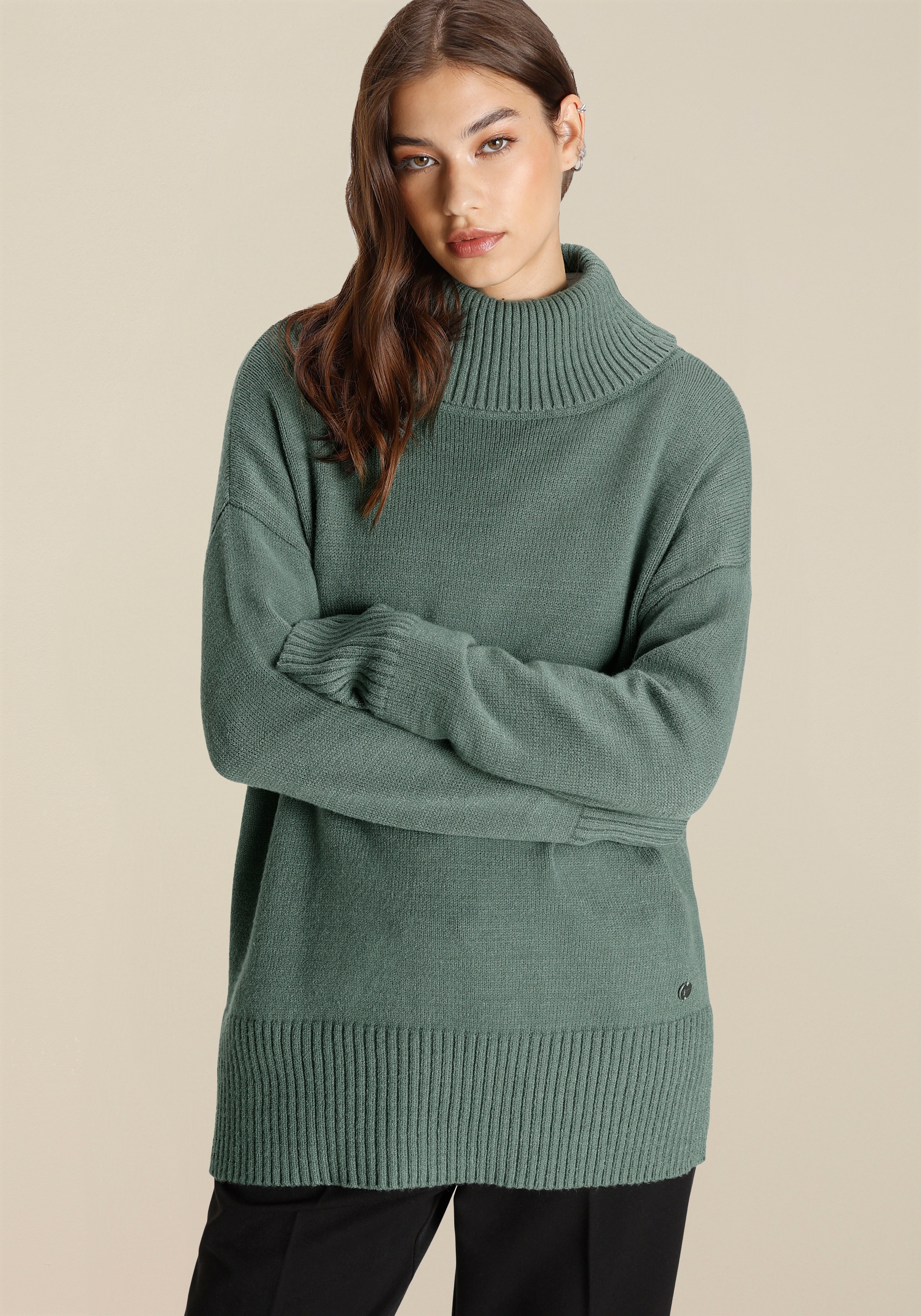Tamaris Strickpullover "aus weicher Viskosemischung" in lässiger Form mit seitlichen Schlitzen