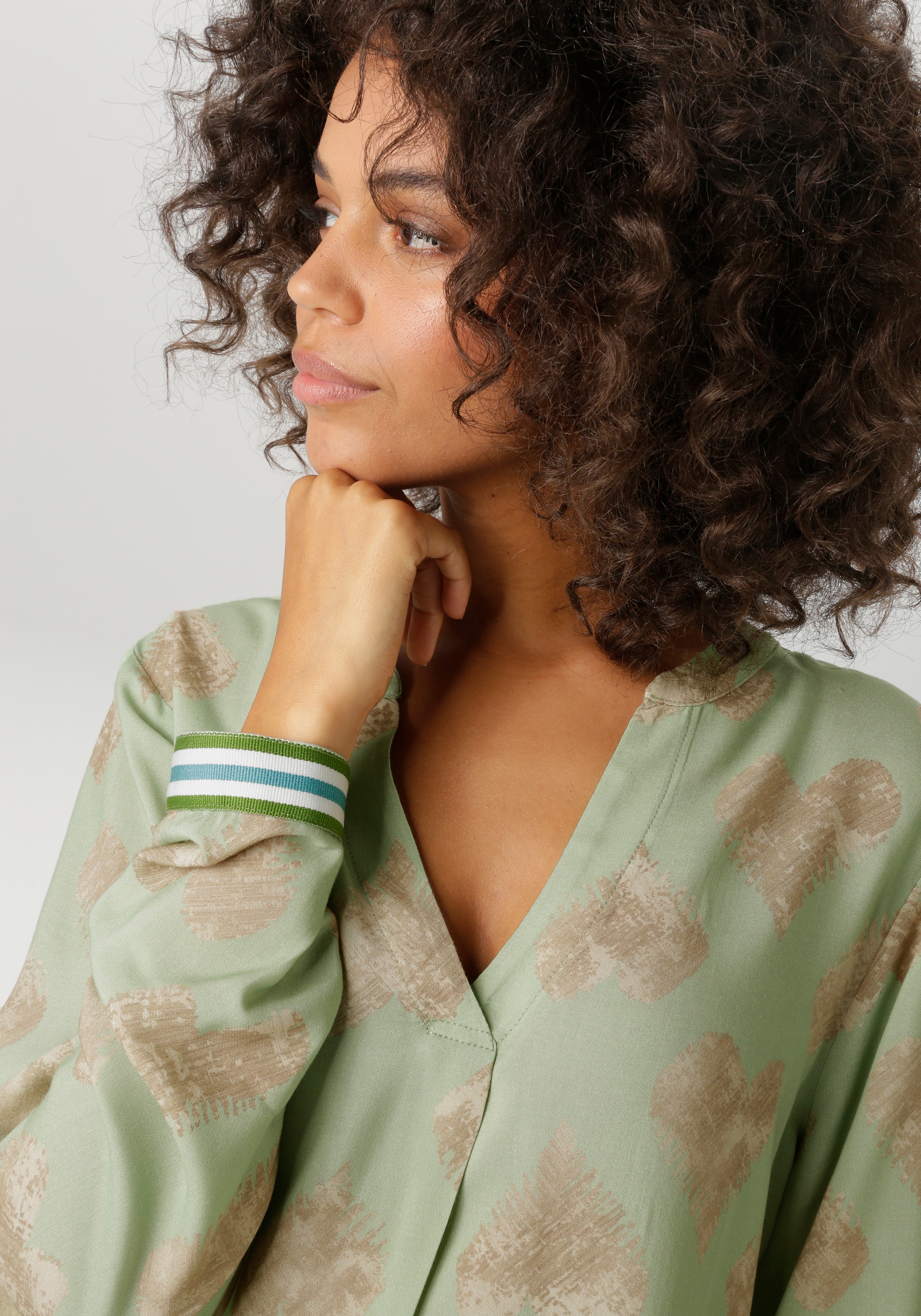 Thumbnail - Aniston CASUAL Schlupfbluse mit kunstvollen Herzen bedruckt - NEUE KOLLEKTION