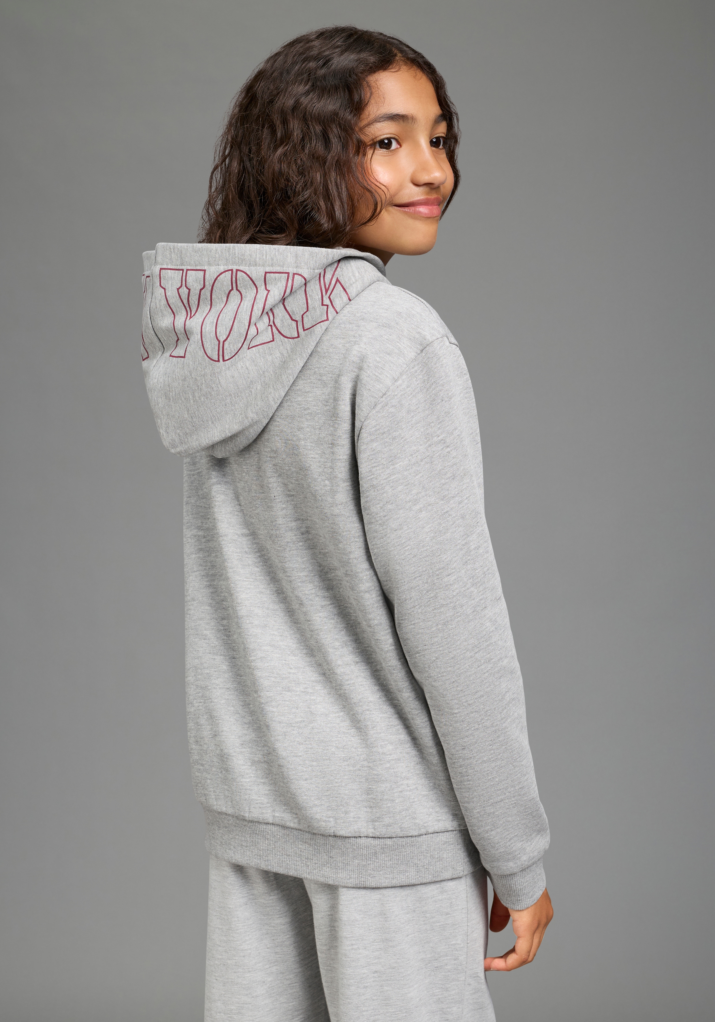 KIDSWORLD Kapuzensweatshirt ", Hoodie mit Print auf der Kapuze", Hoodie mit großem Print auf der Kapuze
