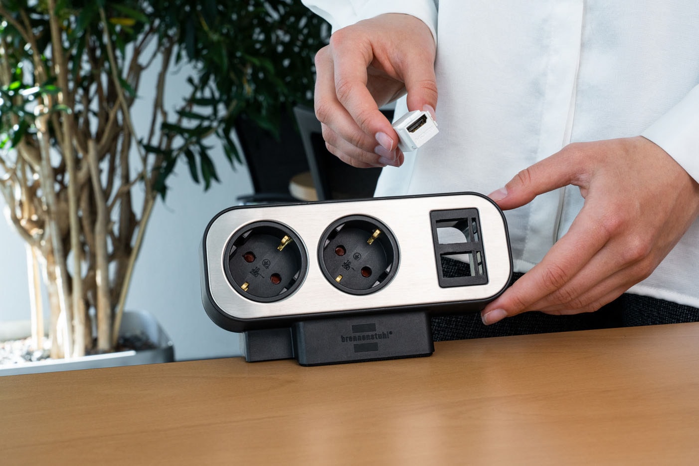 Brennenstuhl Steckdosenleiste »Duplex Tischsteckdosenleiste mit Überspannungsschutz« 9-fach ( Schutzkontaktstecker;Schutzkontaktkupplung;Überspannungsschutz Kabellänge 200 m)