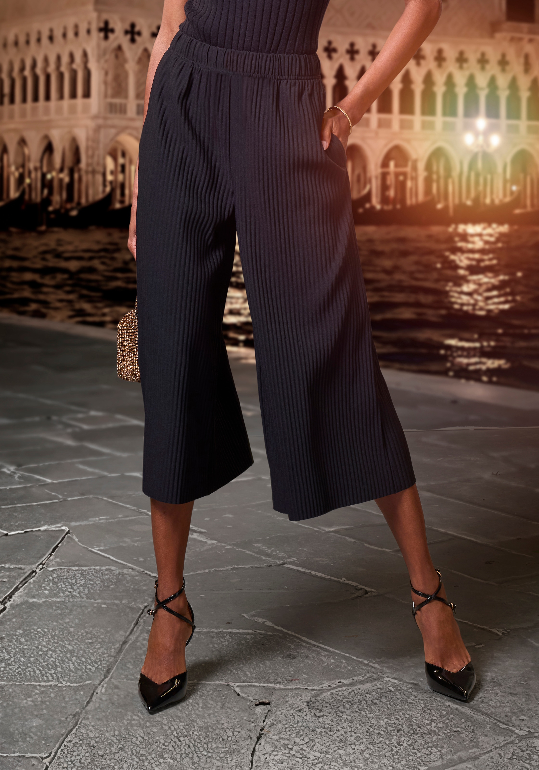 LASCANA Culotte  in weiter Form mit Plisseefalten