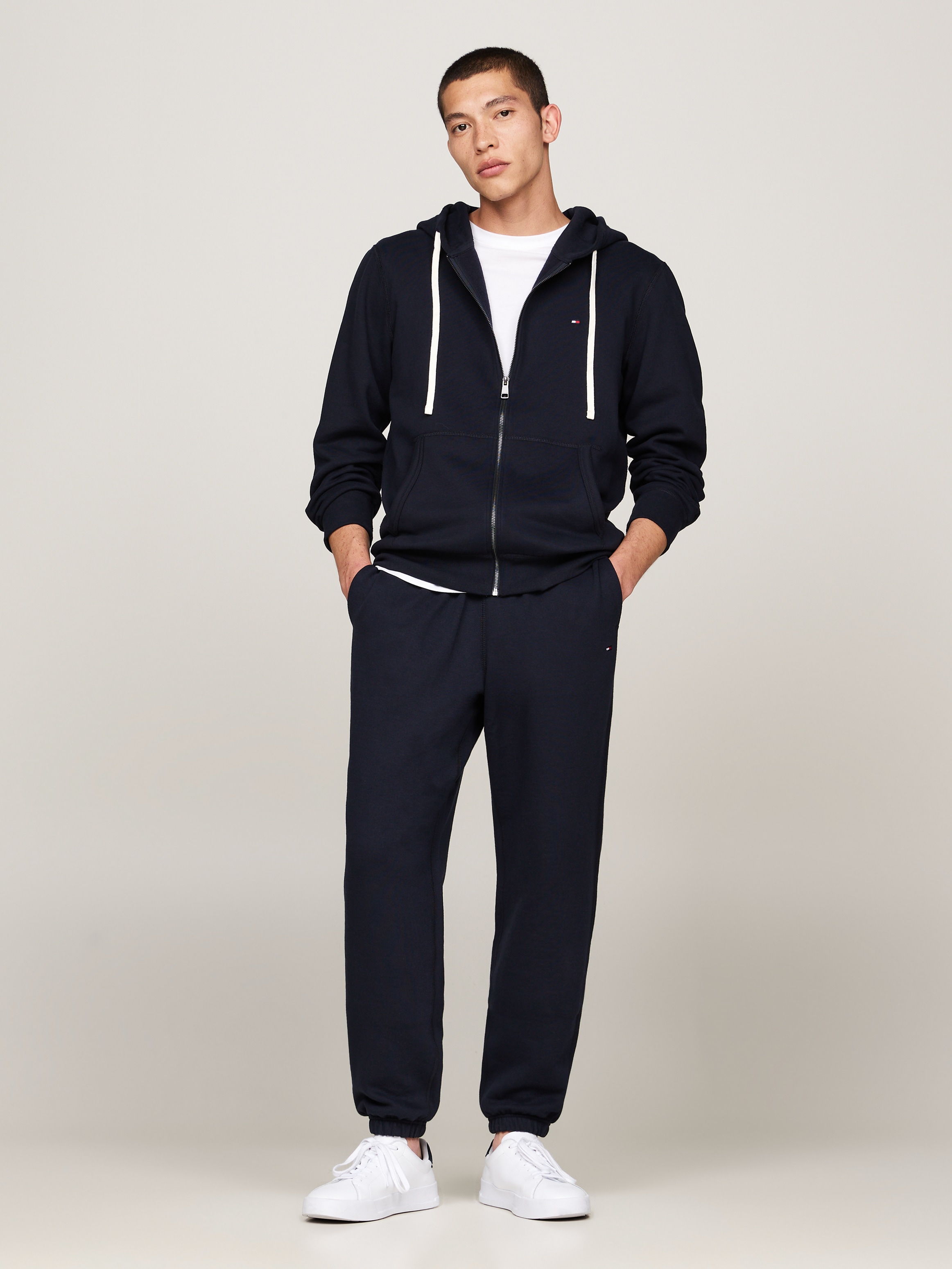 Tommy Hilfiger Kapuzensweatjacke »ESSENTIAL FLEECE ZIP THROUGH«, kleine Logostickerei