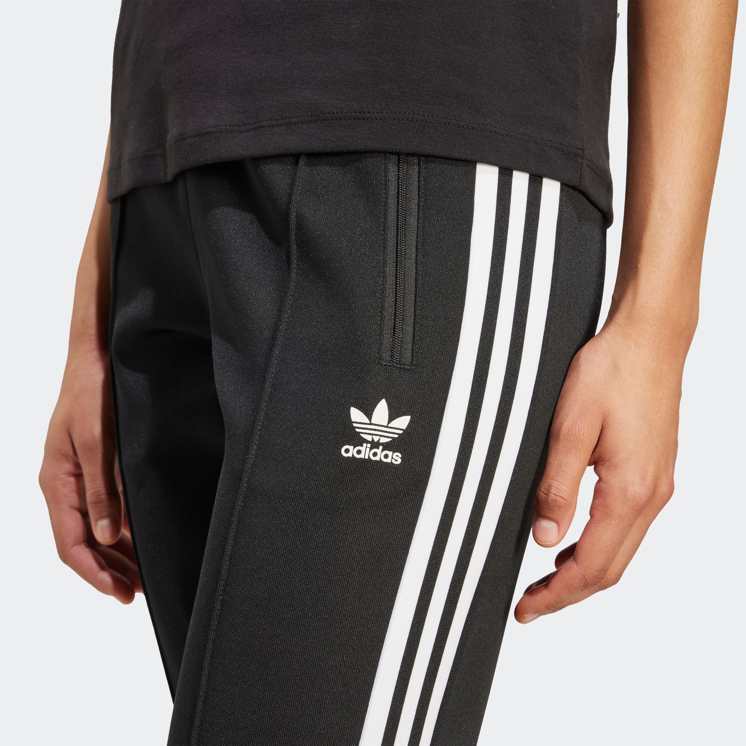 3/4-Hose ADIDAS ORIGINALS "ADICOLOR 3-STREIFEN CAPRI", Damen, Gr. XS, N-Gr, schwarz-weiß (schwarz, weiß, normal, gr.), Obermaterial: 60% Baumwolle, 36% Polyester, 4% Elasthan, 3/4-Länge, Hosen 3
