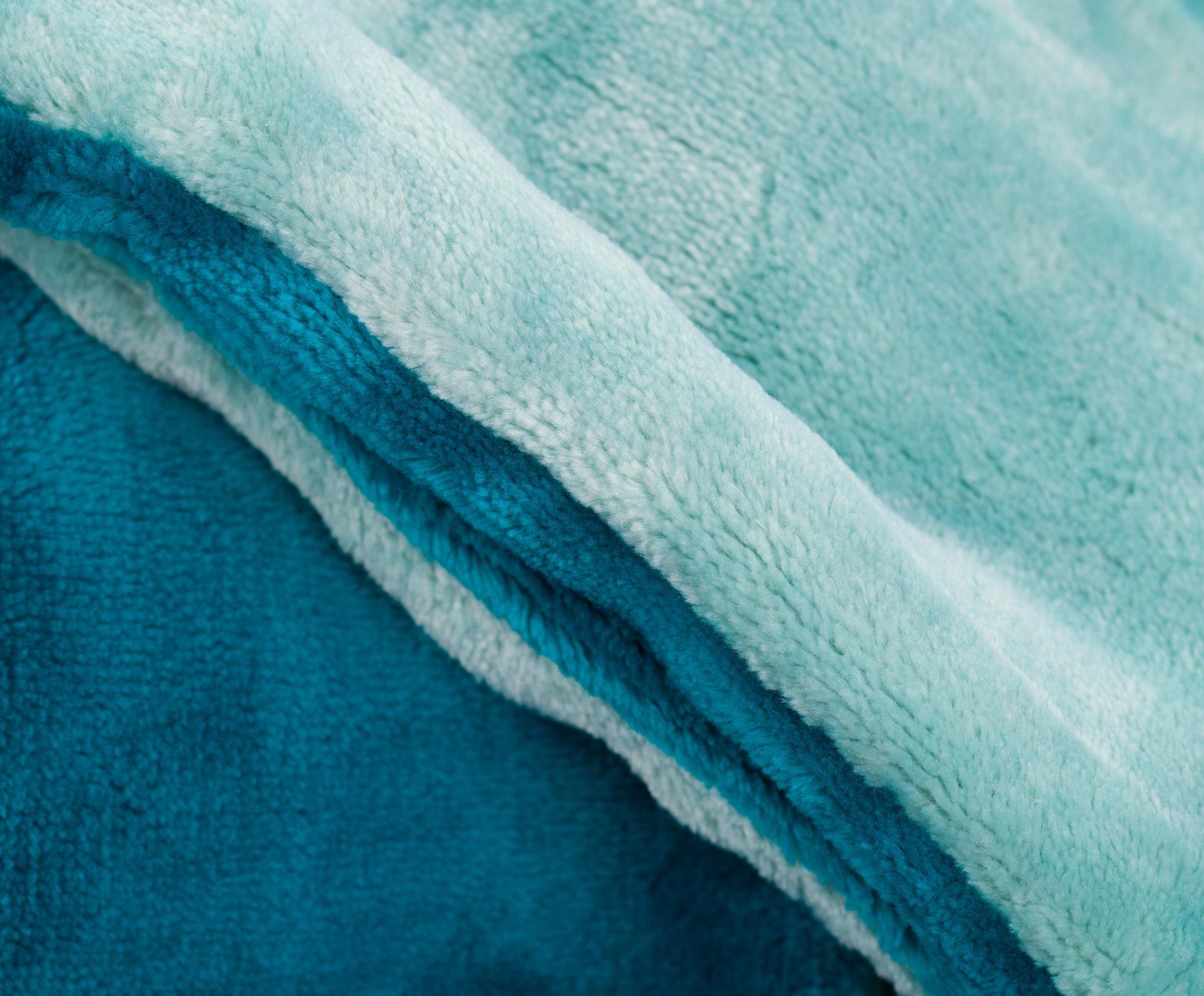 Gözze Wendebettwäsche »Superflausch«, (2 tlg.), in Microfaser Qualität, 100% Polyester, Bett- und Kopfkissenbezug mit Reißverschluss, Wende Design, wärmende Winterbettwäsche.